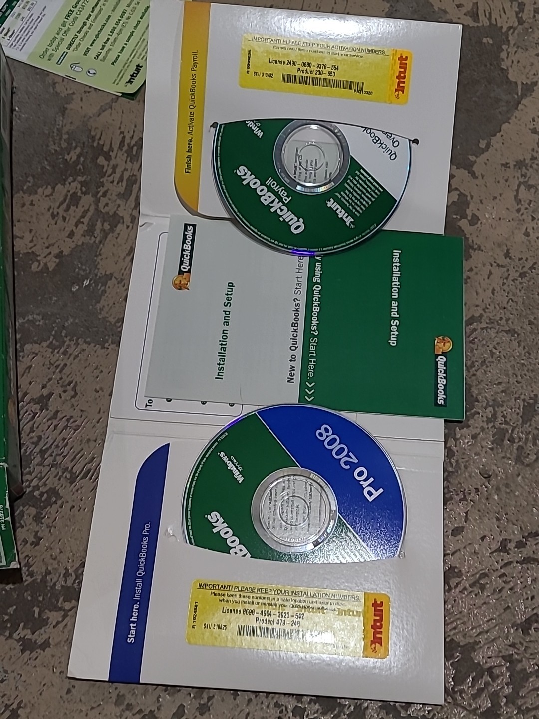 QuickBooks Pro 2008 with Enhanced Payroll Plus Standard WI Dows