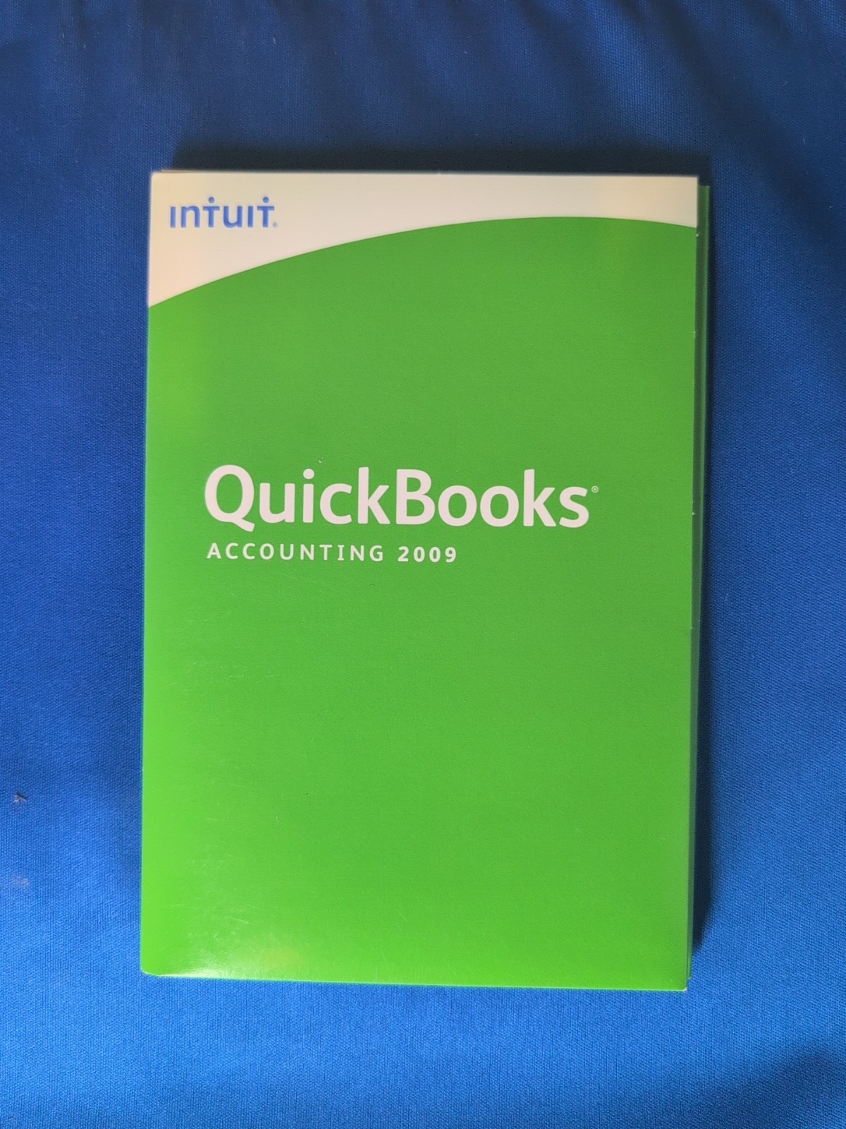 Intuit Quickbooks Accounting Desktop Pro 2009 for PC Windows XP/Vista