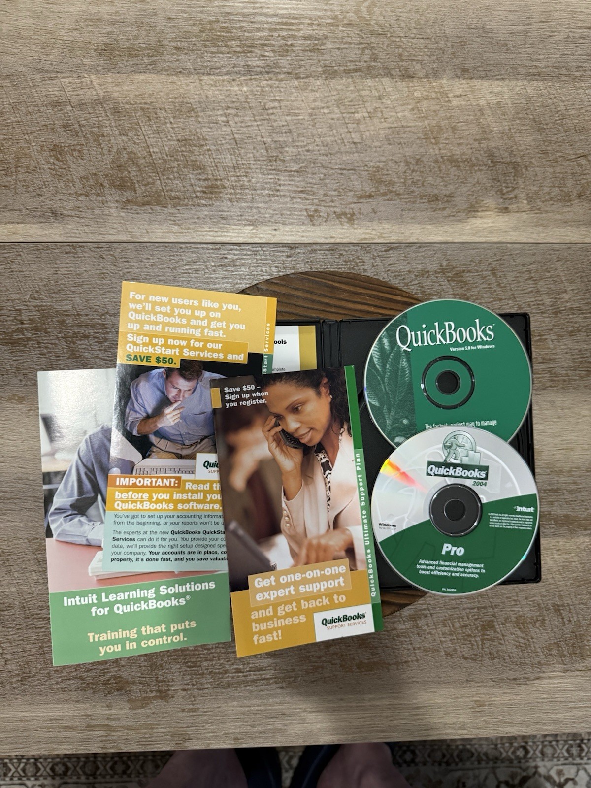Intuit QuickBooks Pro 2004 with License for Windows 98/ME/2000/XP Used