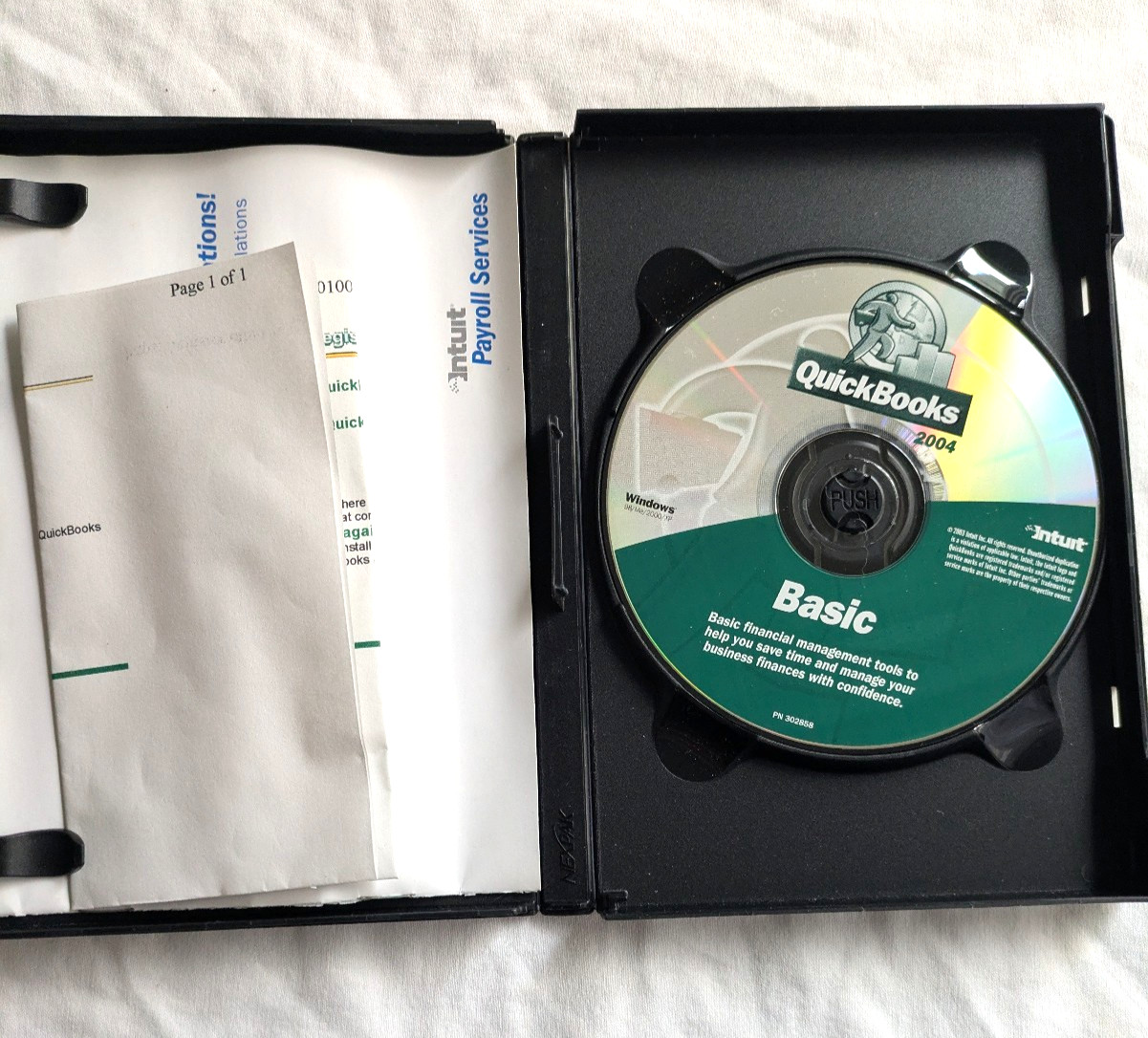 Intuit QuickBooks 2004 for Windows 98 / ME / 2000 / XP