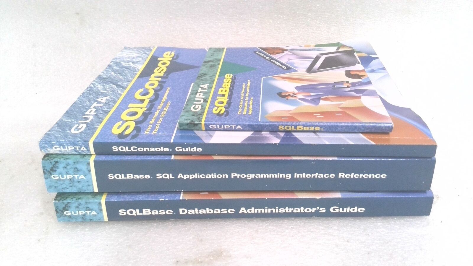 GUPTA SQLBASE ADMINISTRATION, VERSION 6.0, SOFTWARE AND 3 GUIDE/REFERENCE BOOKS