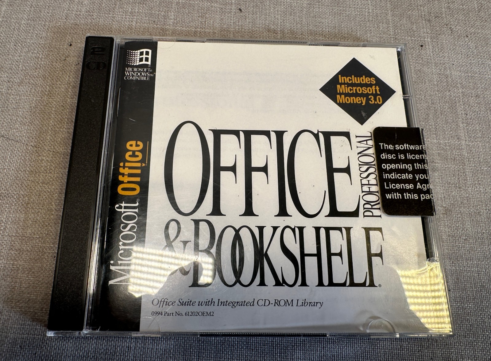 MICROSOFT OFFICE Professional & Bookshelf w/ Money 3.0 for Windows 95 NT OEM