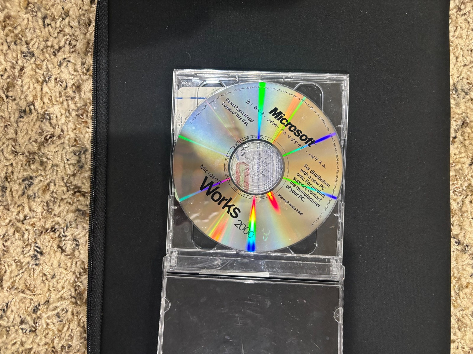 Microsoft Works 2000 CD-ROM with COA – Tested good
