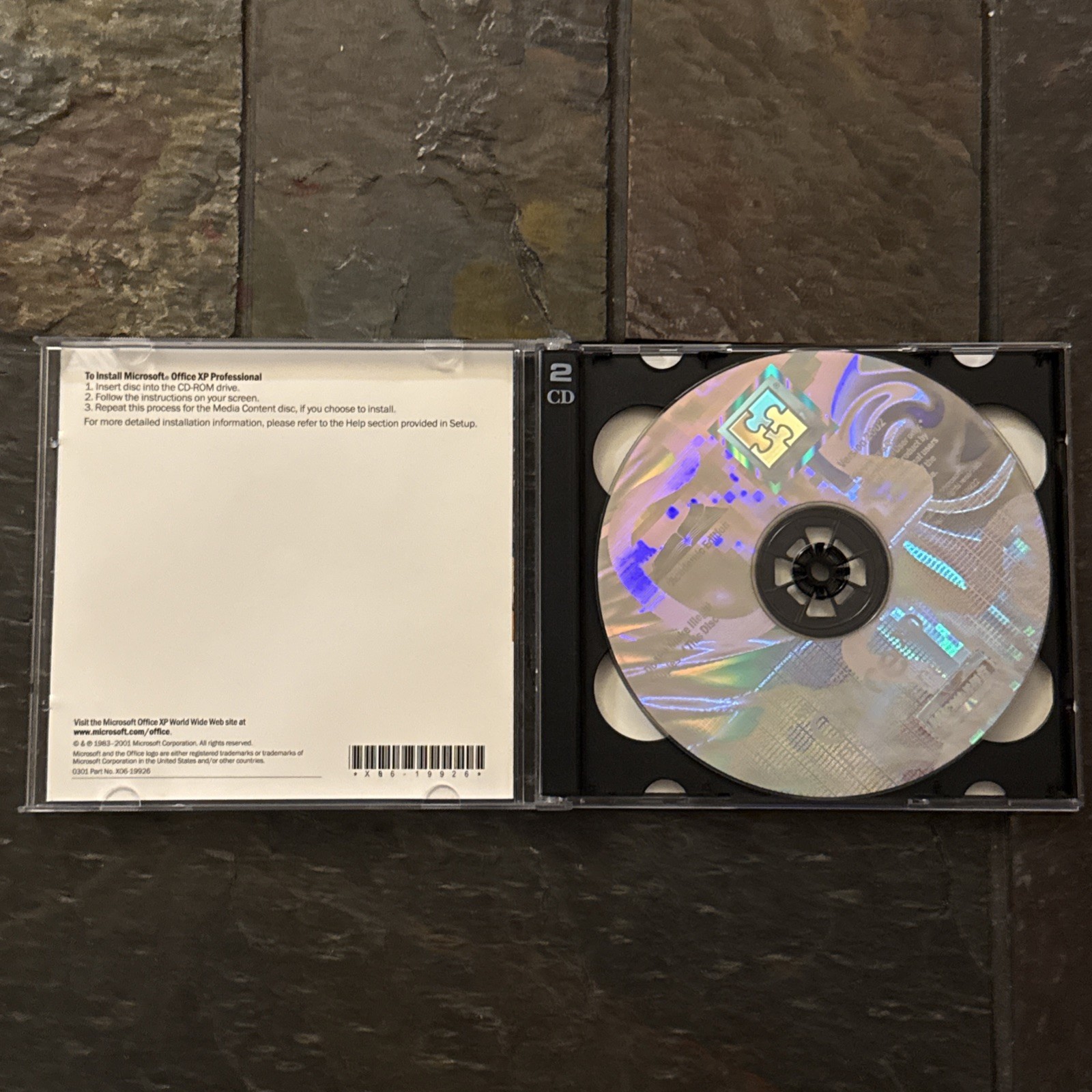 Microsoft Office XP Professional Version 2002 2-CD Set with Key Original Case