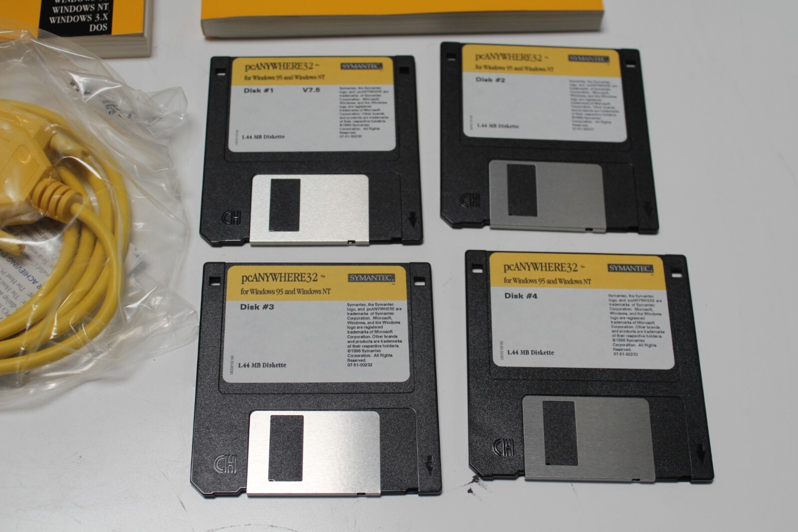 Vintage SYMANTEC PC ANYWHERE 32 Version 7.5 Windows 95 NT 3.1 DOS