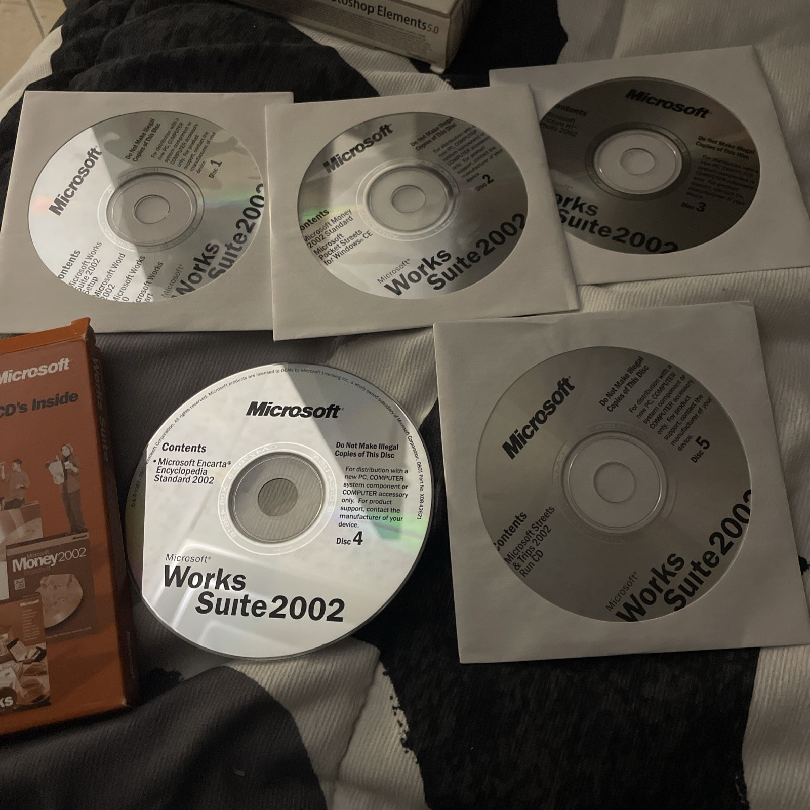 Microsoft Works Suite 2002 (License + Media) – Full Version for Windows