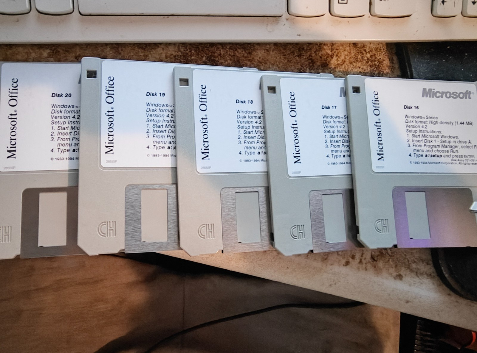 Microsoft Office Version 4.2 Floppy Disks 3.5″ 1994 25 disc Set