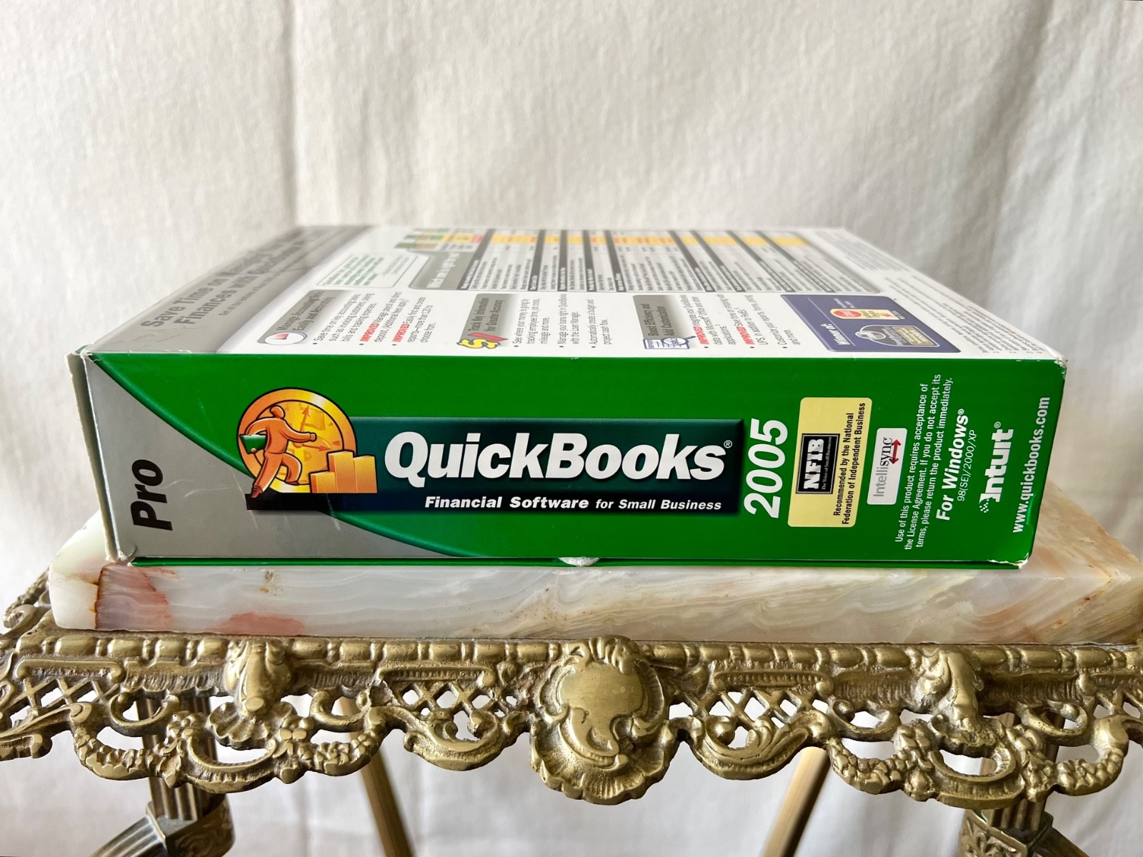 QuickBooks Pro 2005 Academic Version Complete Box CD Manual License Card PC