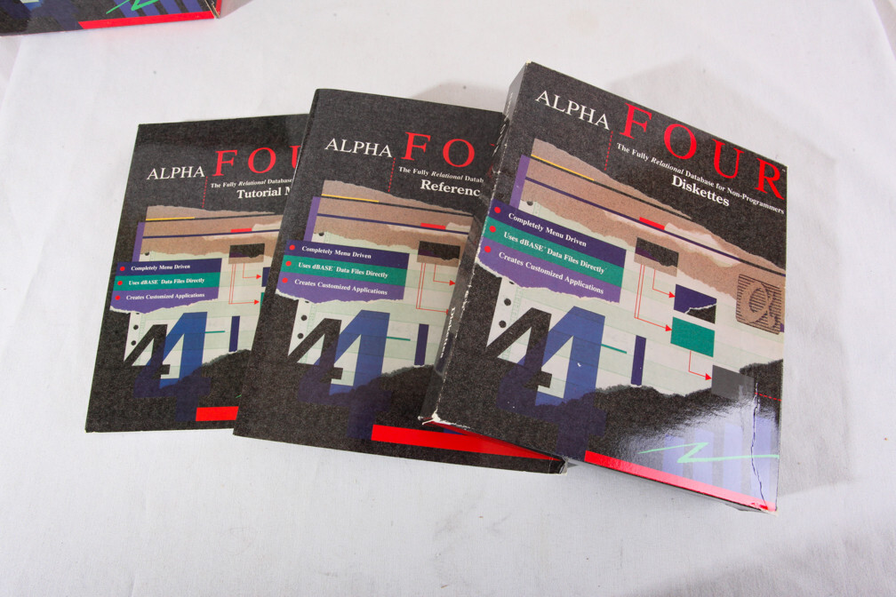 Alpha Four, Database for Non-Programmers, v 1.0, 1989 Upgrade, w 3 5.25″ Floppy