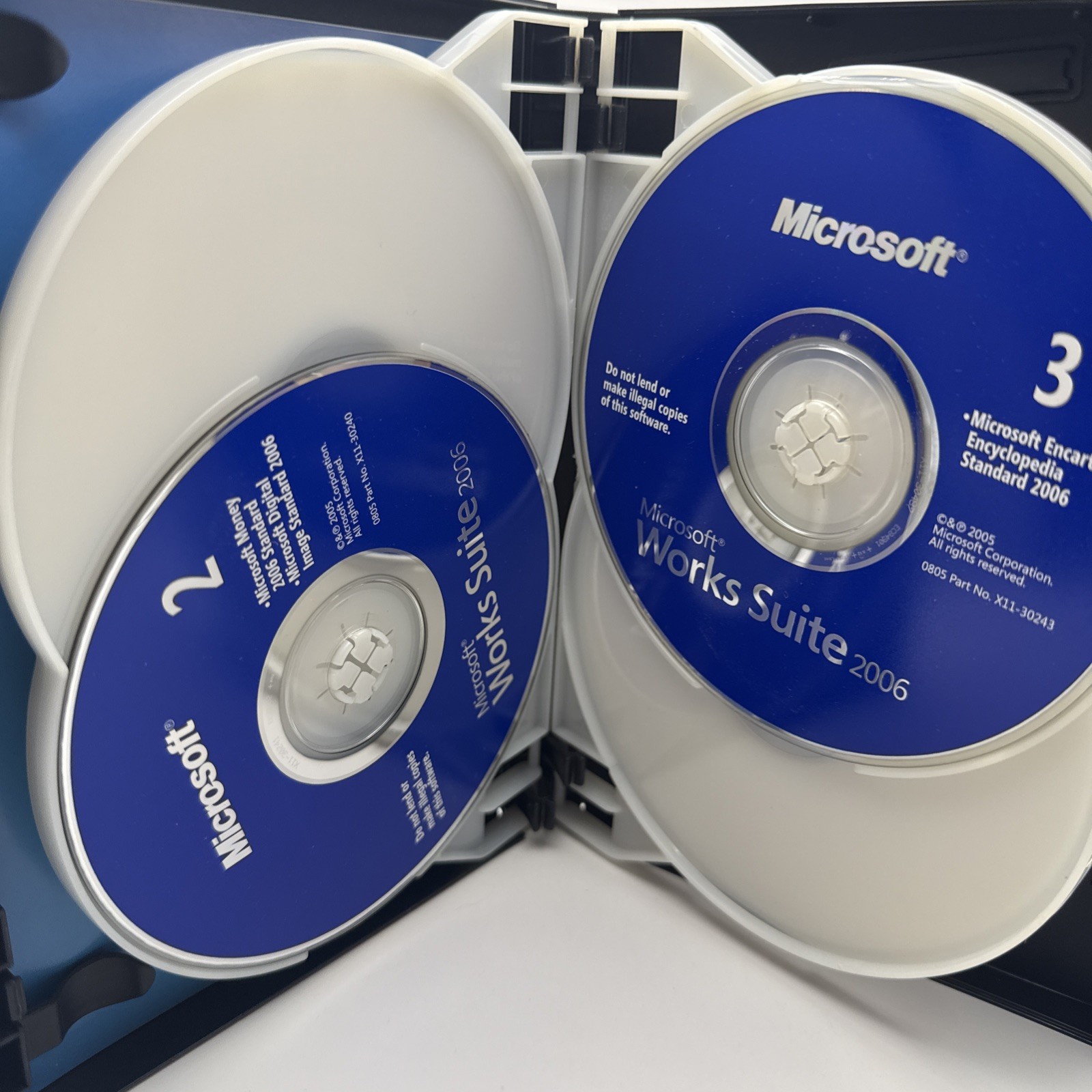 Microsoft Works Suite 2006, COMPLETE /w All 5 Discs & A Product Key