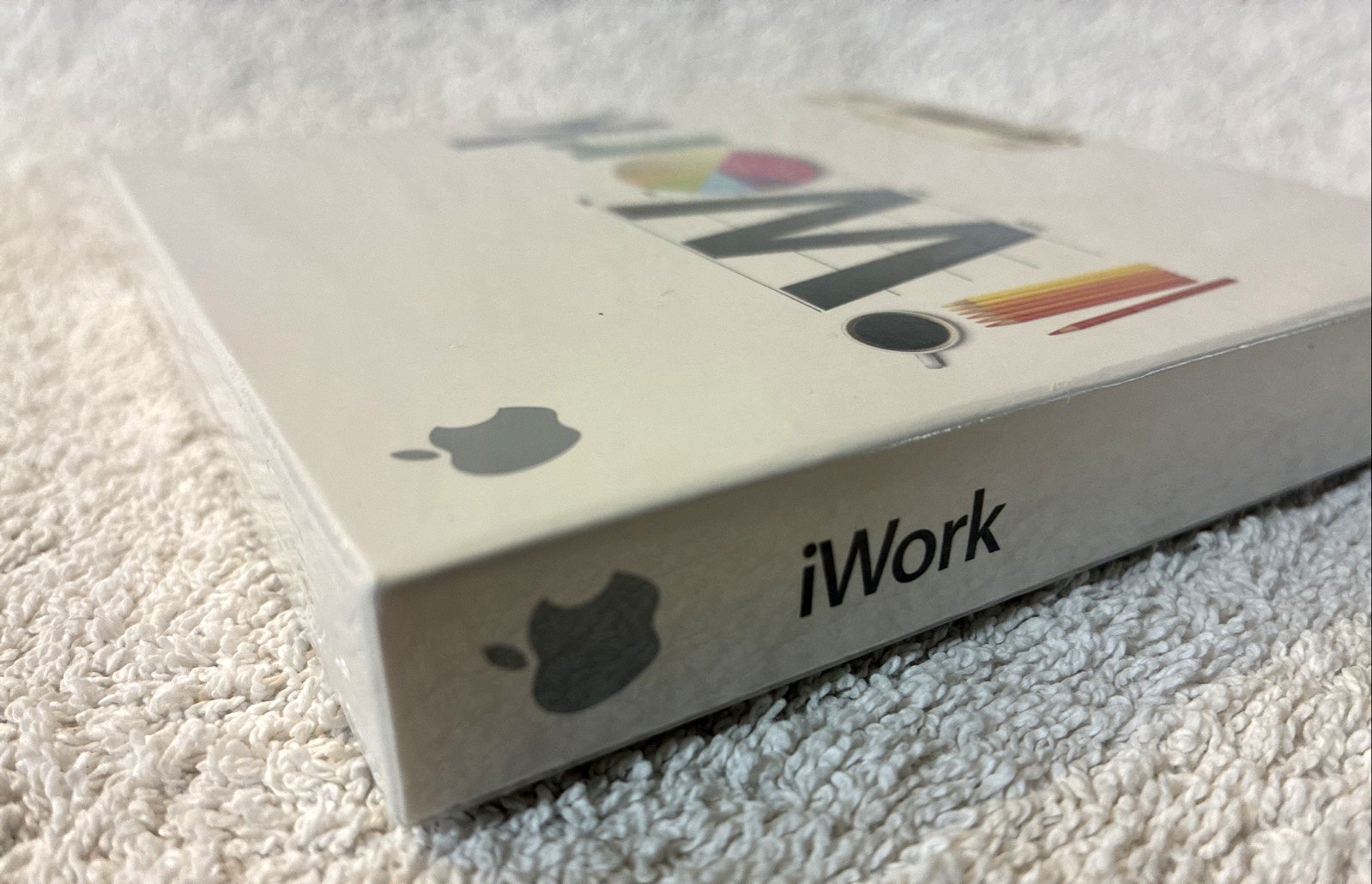 Apple iWork ’09 (Retail) – Full Version for Mac MB942Z/A New Sealed