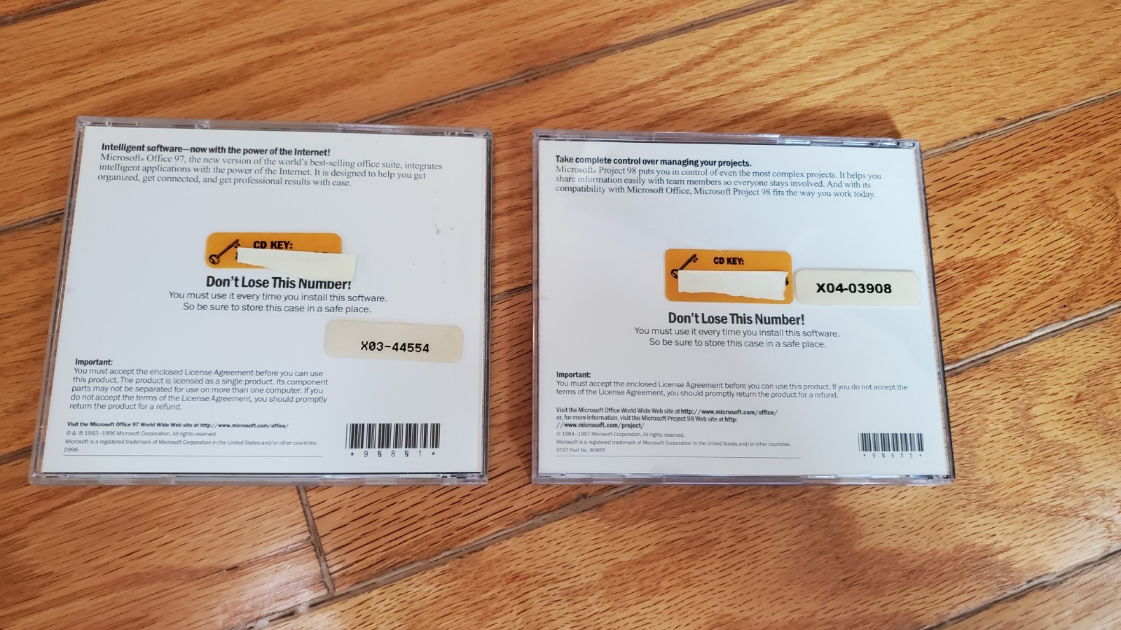 LOT of CD SOFTWARE – Microsoft Office 97 Standard Edition & Project 98 w keys