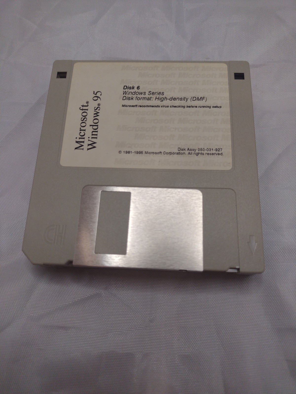 Microsoft Windows 95 , High-Density Disk Format – 13 3.5 discs