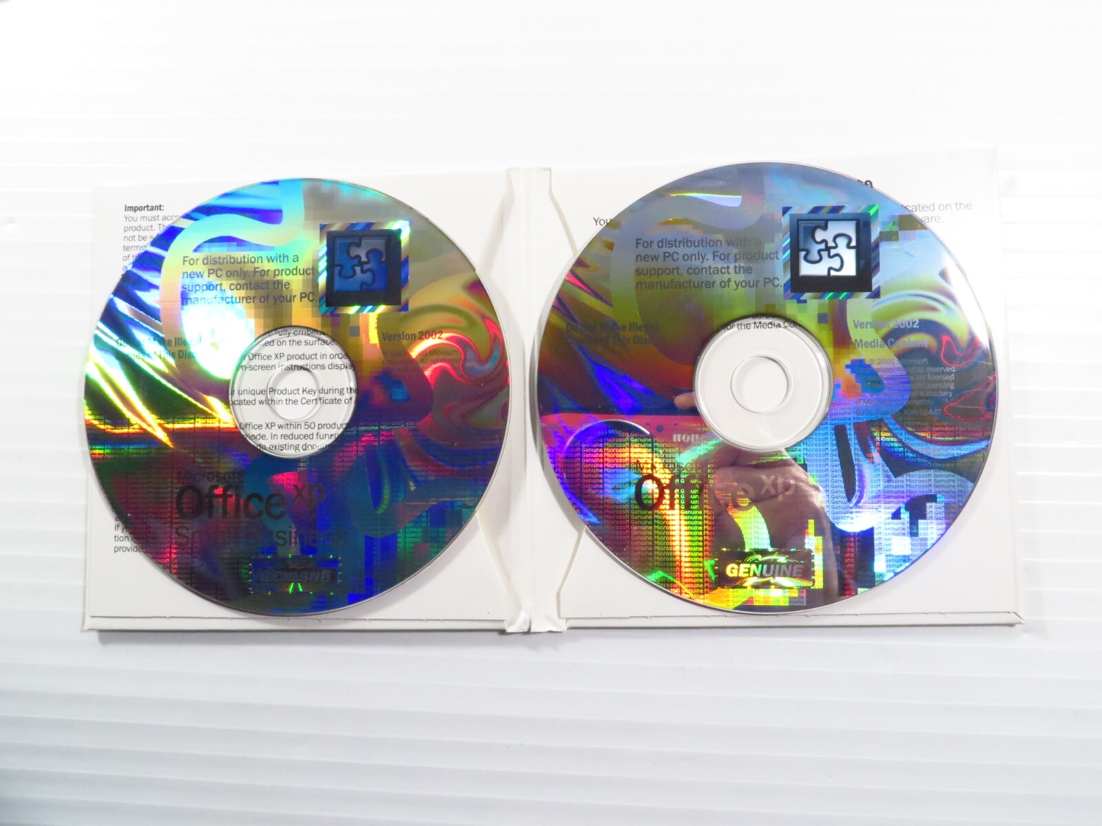 Dell Microsoft Office XP Small Business SBE Version 2002 Two Discs w Product Key