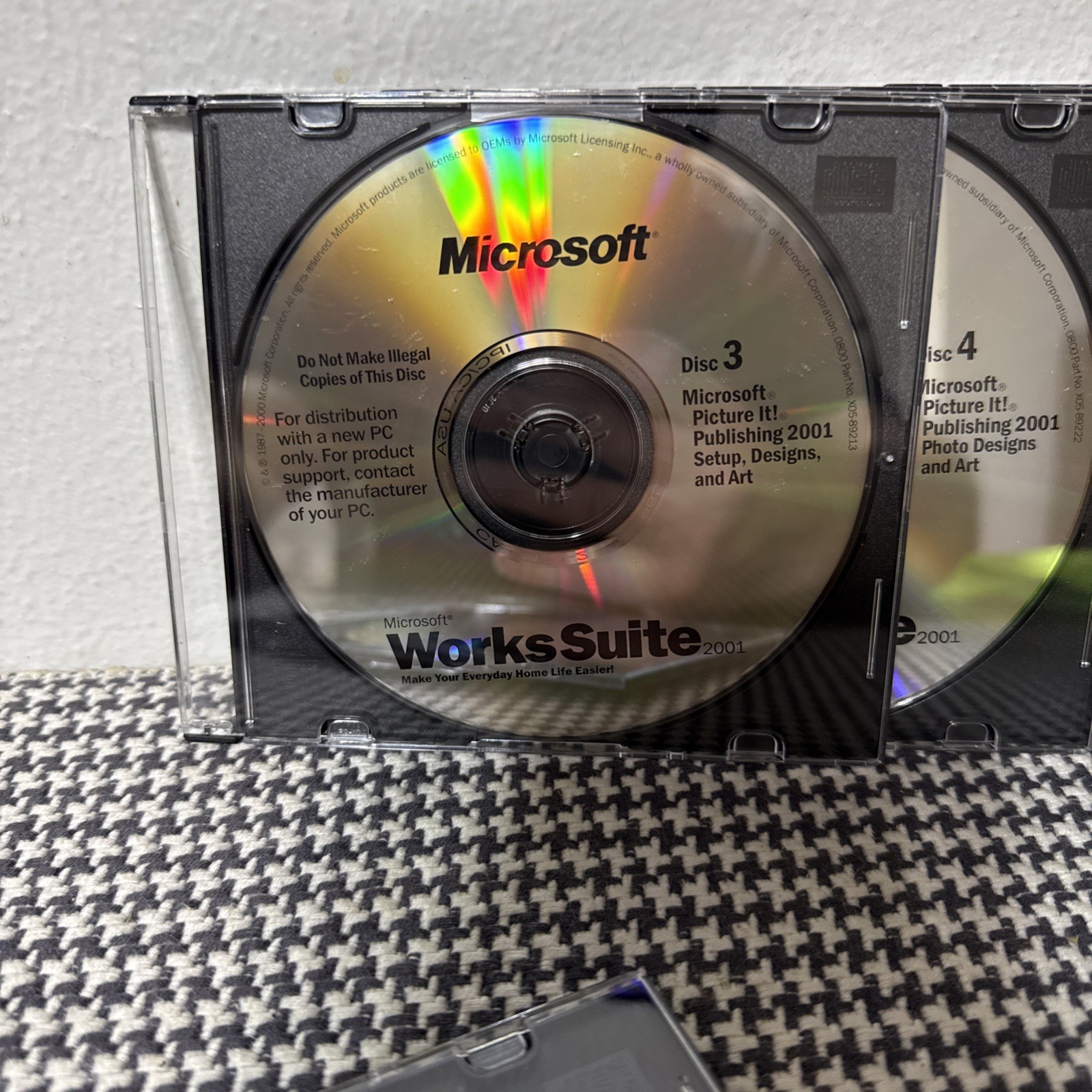 Microsoft Works Suite 2001 Windows PC CD-ROM 6 Disc Set – Word, Works 6.0