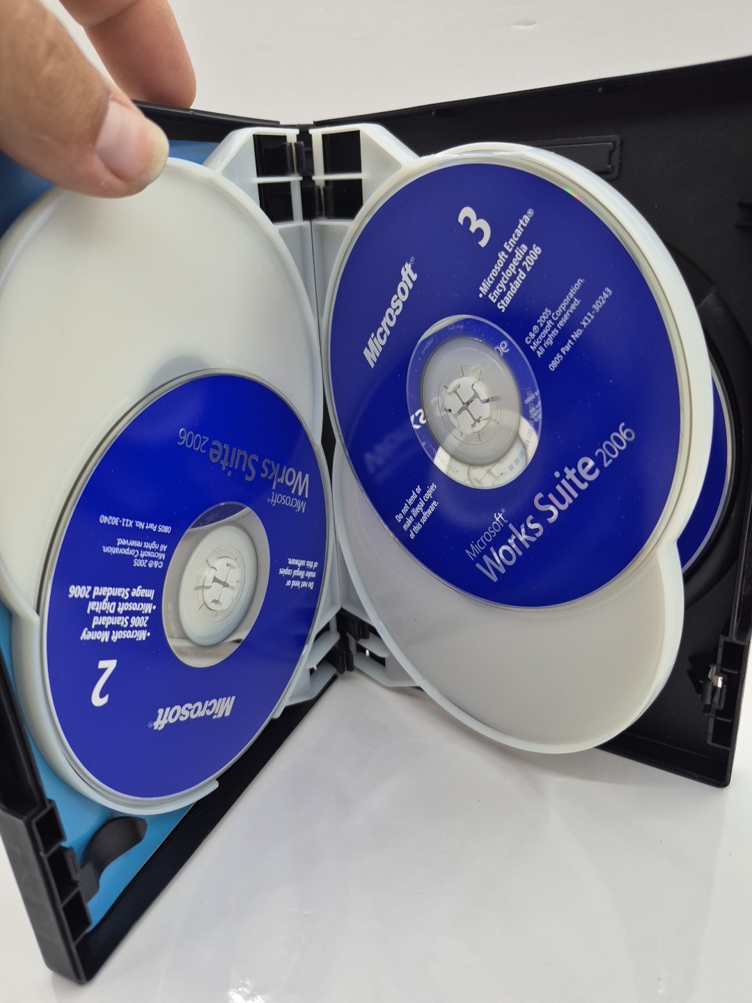 Microsoft Works Suite 2006 (CD ROM, 2005) SIX TITLES With Key