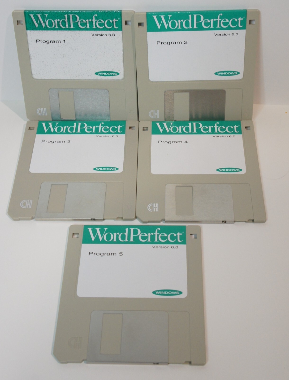 Word Perfect For Windows Version 6.0 Set of 19 3.5″ Floppy disks W/ Update Disk