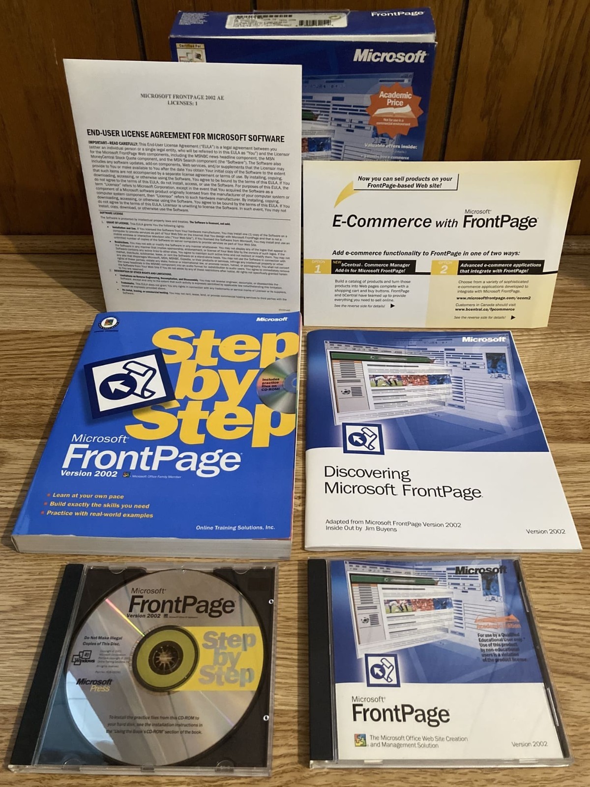 Microsoft FrontPage Version 2002, Windows 98, Complete, Used, Very Good