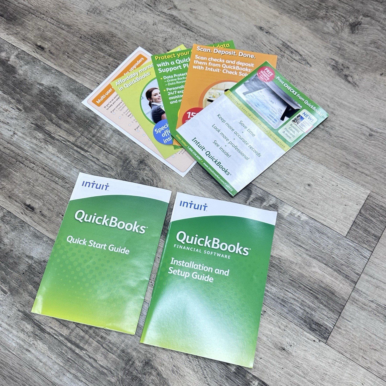 Intuit QuickBooks Pro 2010 Complete In Box CIB Windows Disc Manual