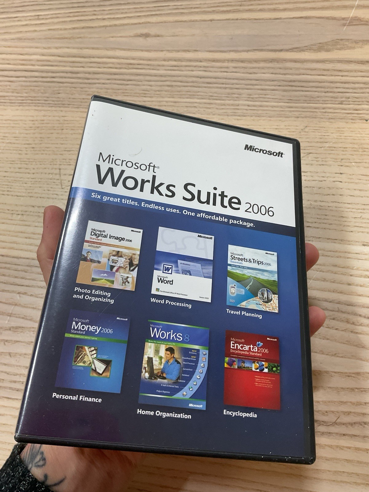 Microsoft Works Suite 2006, COMPLETE /w All 5 Discs & A Product Key
