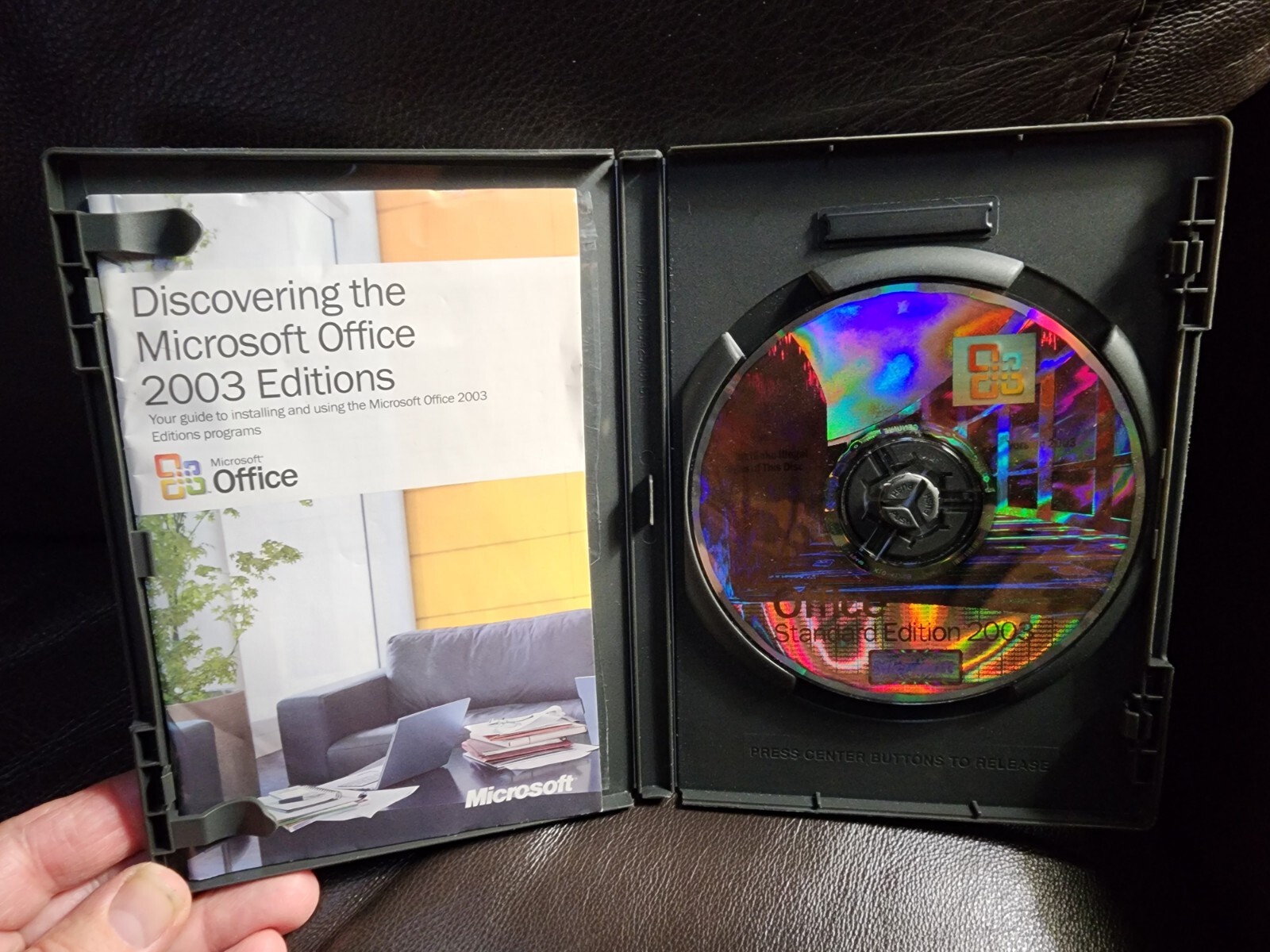 MICROSOFT Office Standard Edition 2003 w/ Case Key Access, Outlook & Publisher