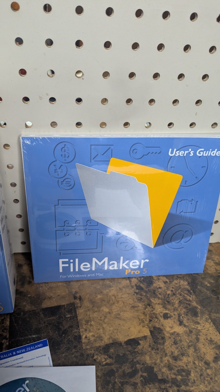 Filemaker Pro 5 + Key And Server 5 – VTG Windows W/ Box Authentic