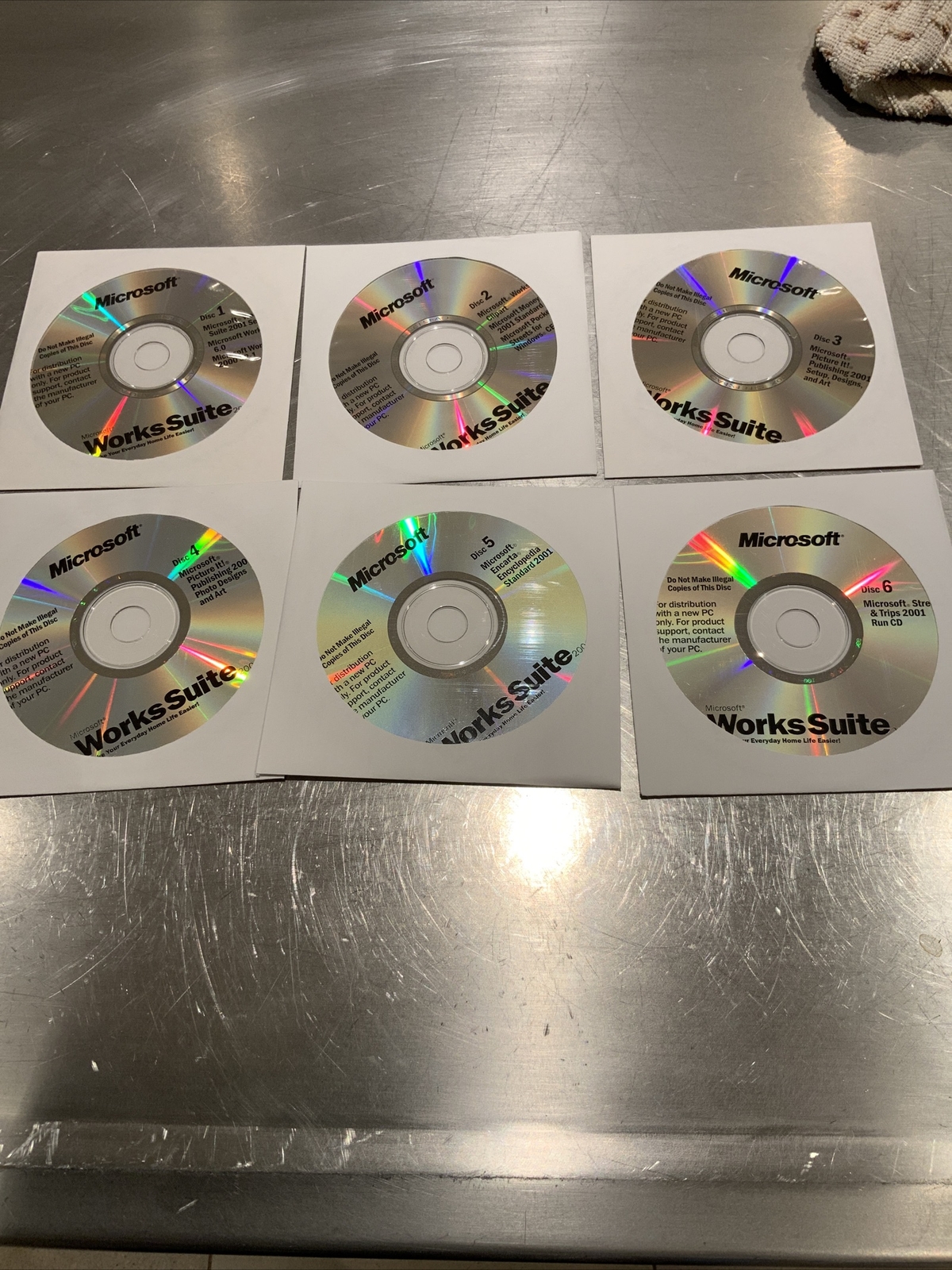 Microsoft Works Suite 2001 PC Complete 6 CD Set Discs