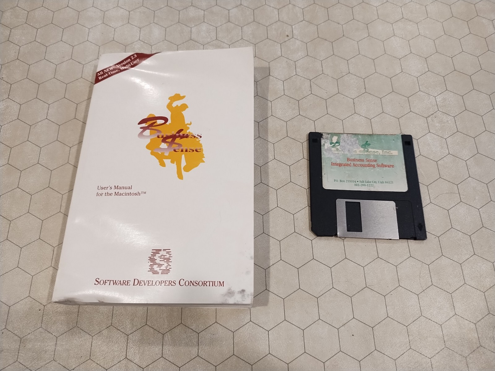 Business Sense Integrated Accounting, Apple Macintosh, 3.5″ floppy disk, 1993
