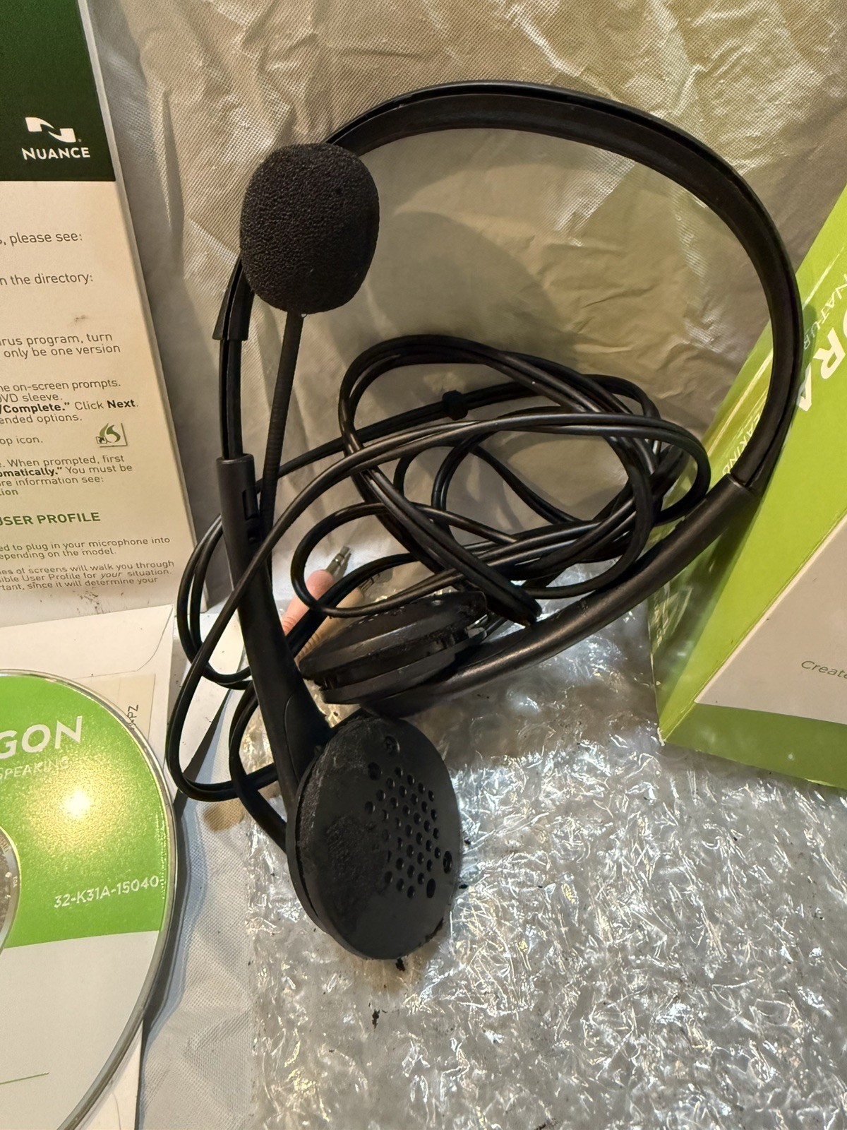 Nuance Dragon Naturally Speaking Software Basic Version 11 w/Headset DVD-ROM
