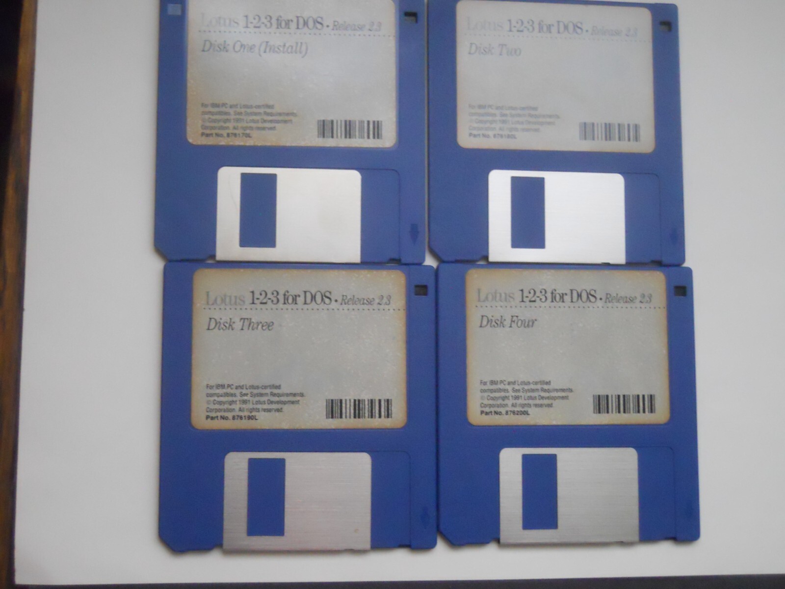 Lotus 1-2-3 for DOS 2.3 Upgrade 3.5″ diskettes, manuals