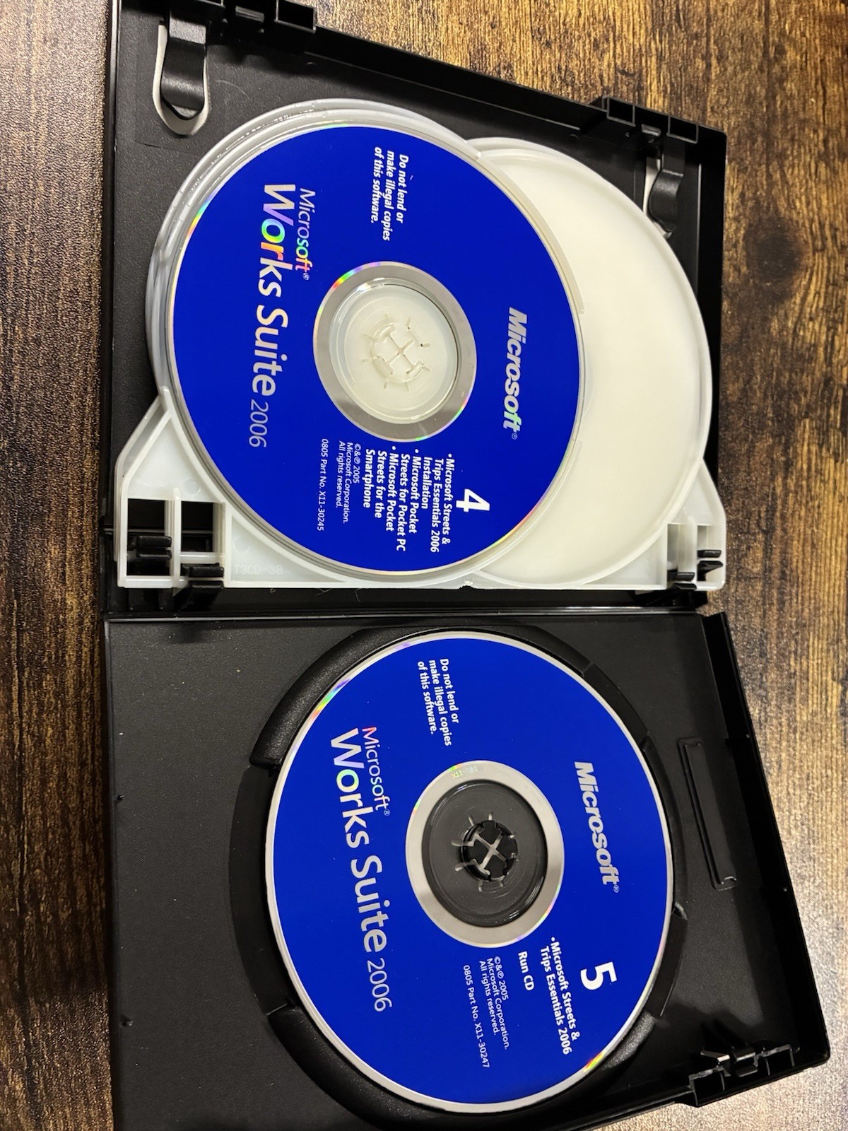 Microsoft Works Suite 2006, COMPLETE /w All 5 Discs Plus Product Key – Preowned