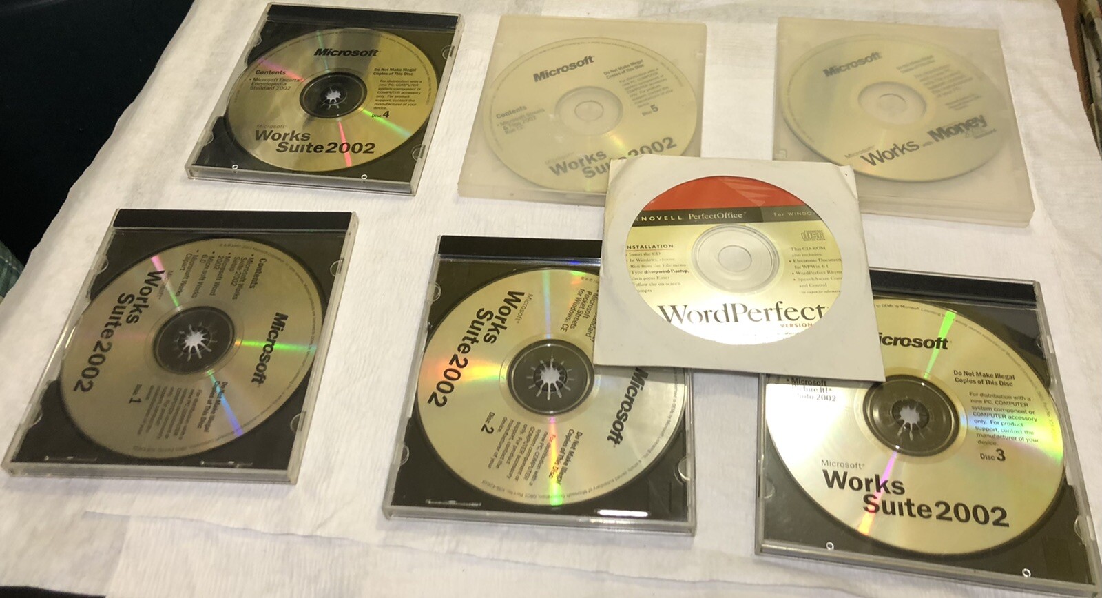 MICROSOFT SUITE 2002 DISC 1-5/ WORD PERFECT