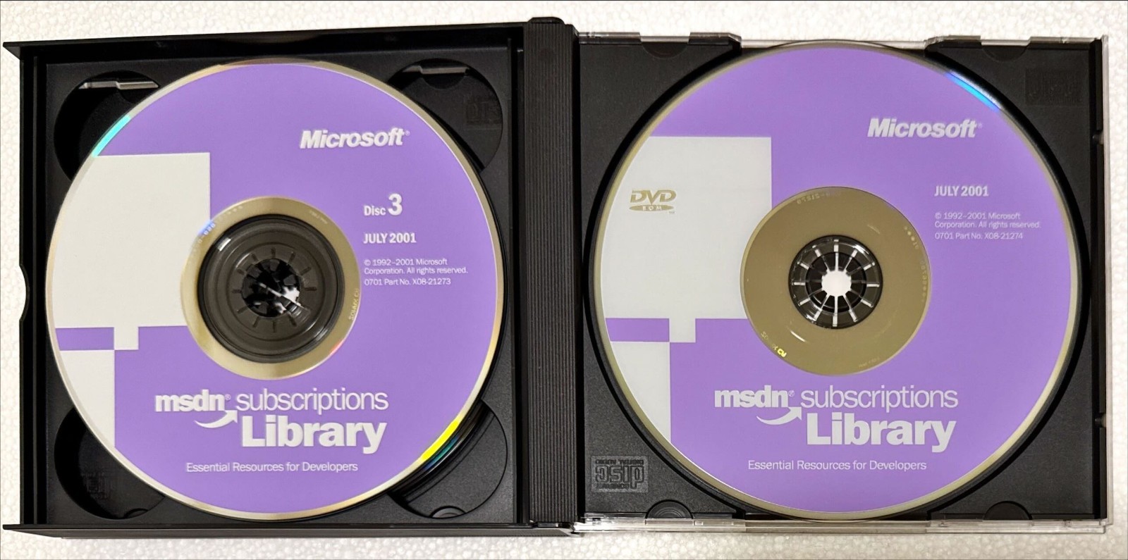 Microsoft MSDN Library July 2001, 1-DVD & 3-CD Set – Excellent