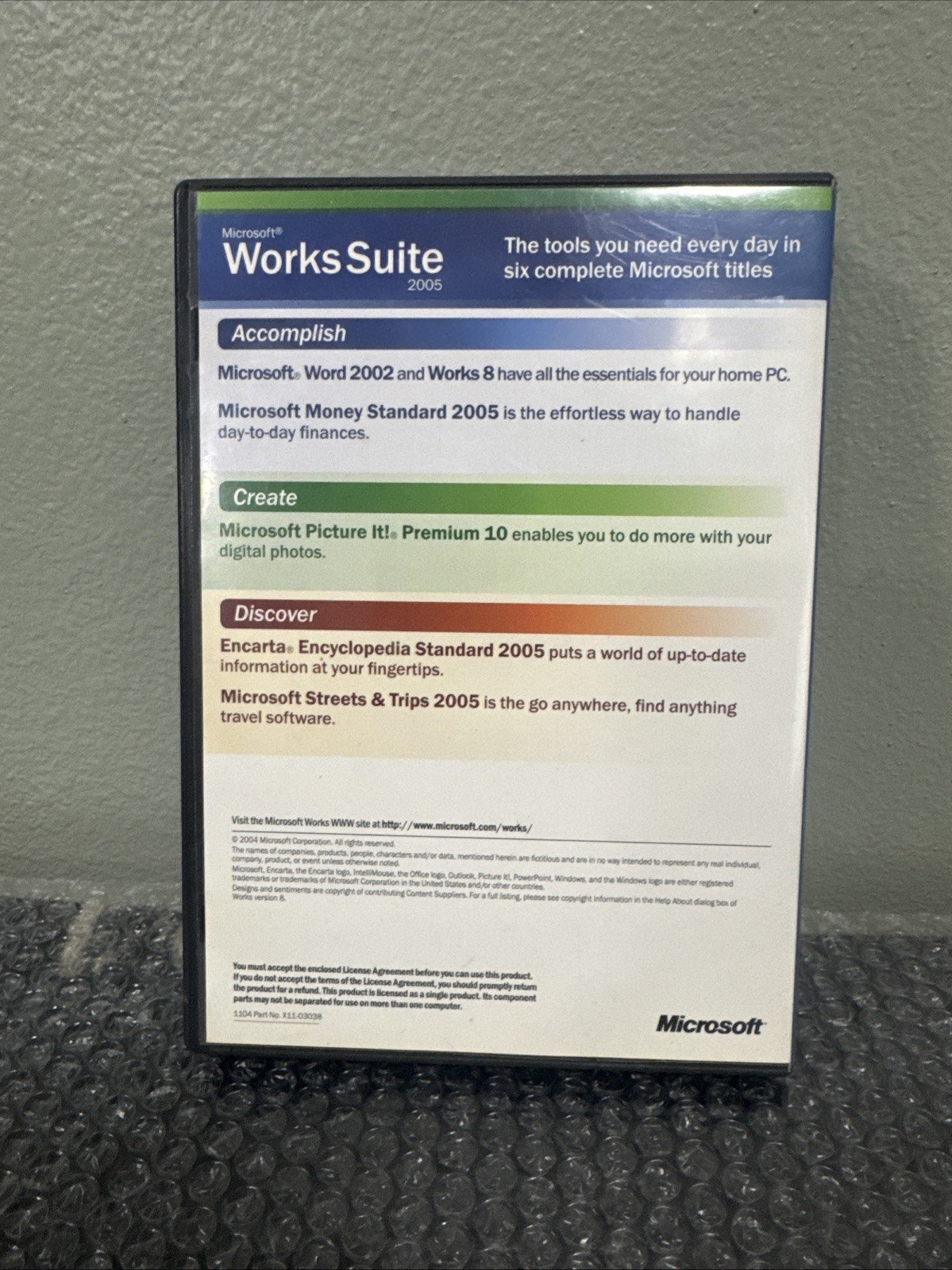 Microsoft Works Suite 2005 Productivity Money Picture It CD-ROM Win 98 2000 XP