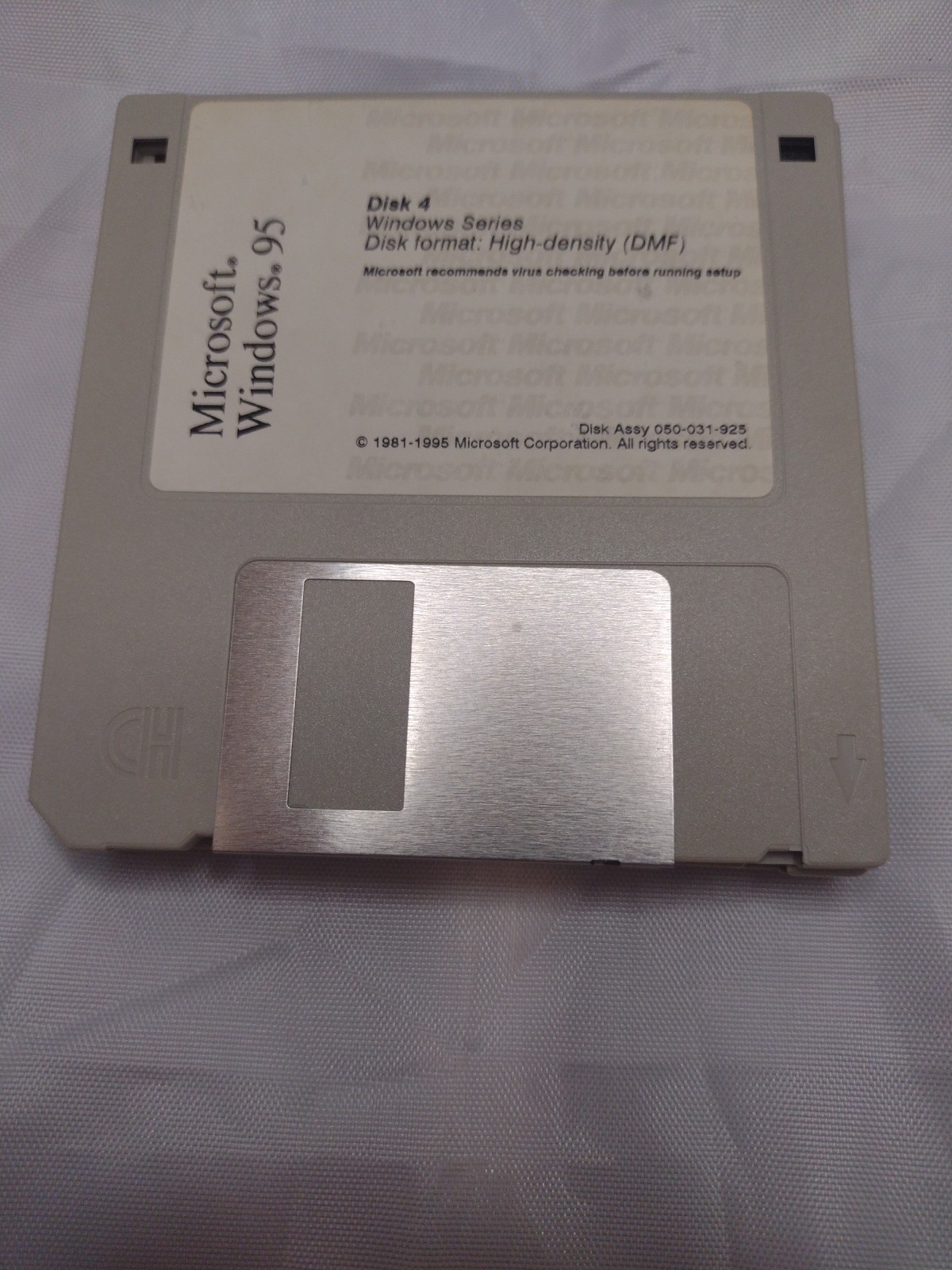 Microsoft Windows 95 , High-Density Disk Format – 13 3.5 discs