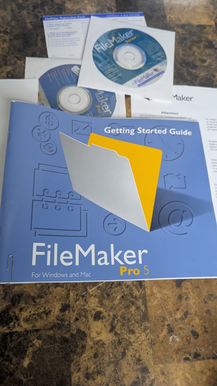 Filemaker Pro 5 + Key And Server 5 – VTG Windows W/ Box Authentic
