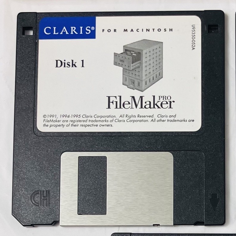 Claris FileMaker Pro Macintosh 3-Disk 3.5 Floppy Software Set 1995 Database