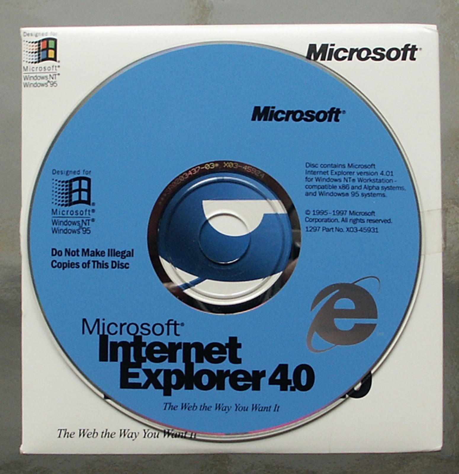 Rare Blue Microsoft Internet Explorer 4.01 CD For Windows 95/NT CD, product key