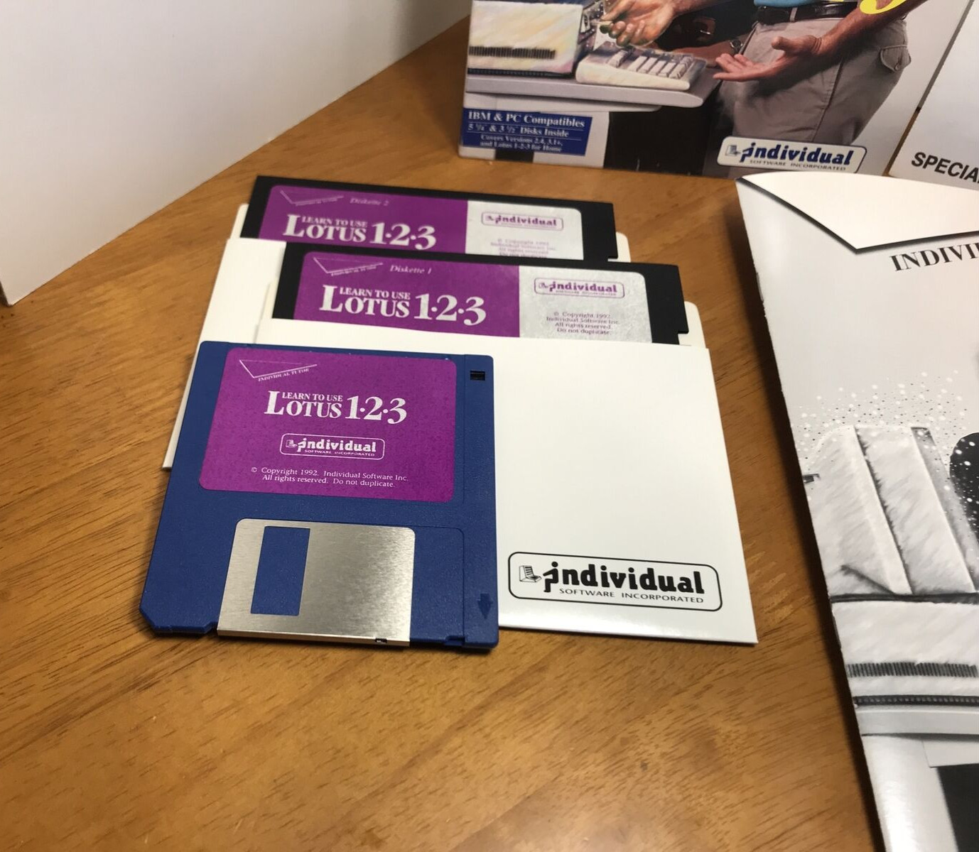 **Vintage LEARN TO USE LOTUS 1-2-3 INDIVIDUAL SOFTWARE TUTOR RETAIL PACKAGE