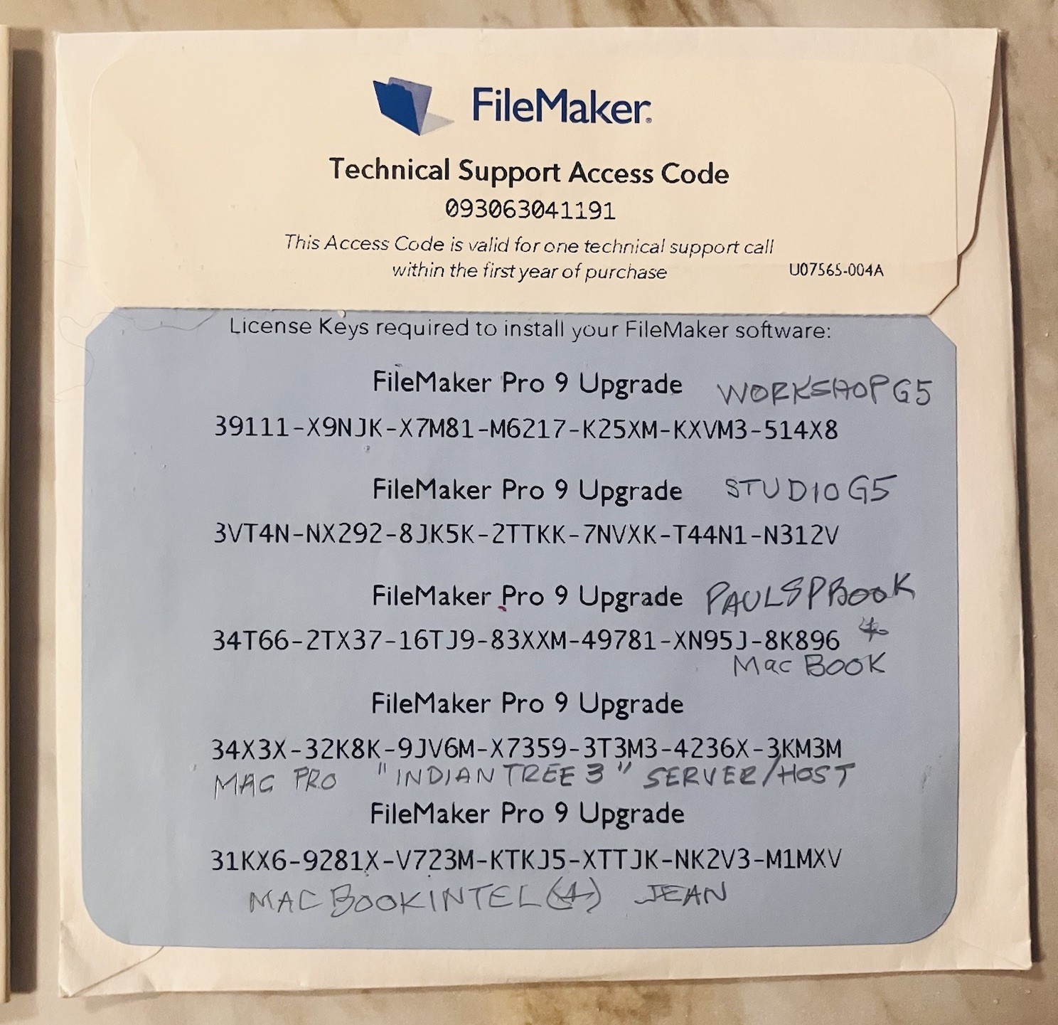 FileMaker Pro 9 Upgrade 5-User License 2-Disc Box Set Mac Windows Database