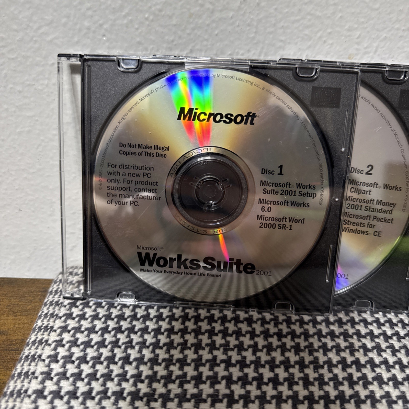 Microsoft Works Suite 2001 Windows PC CD-ROM 6 Disc Set – Word, Works 6.0