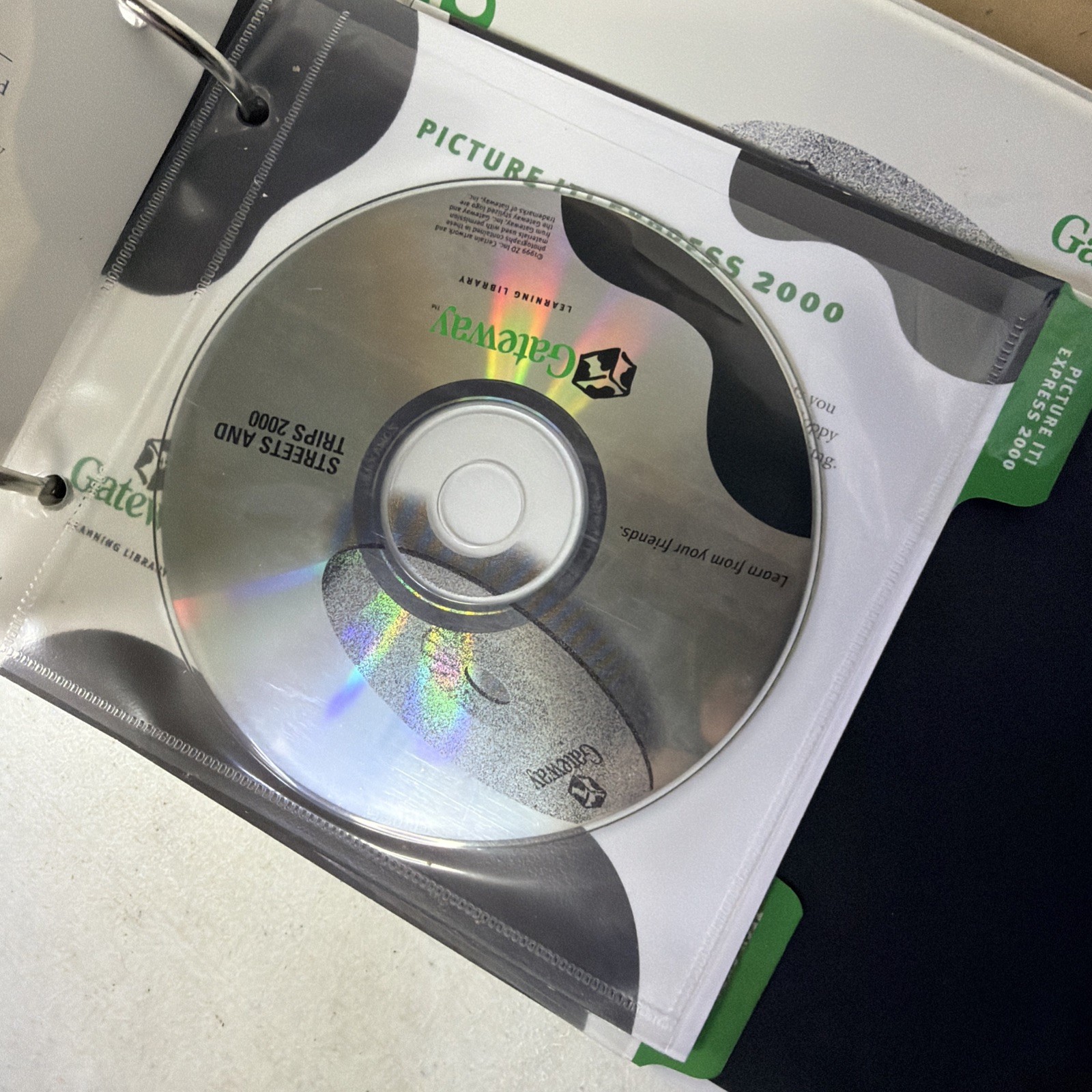 Microsoft Works Suite 2000 – Complete 7 Disc PC CD-ROM & Gateway Library Set