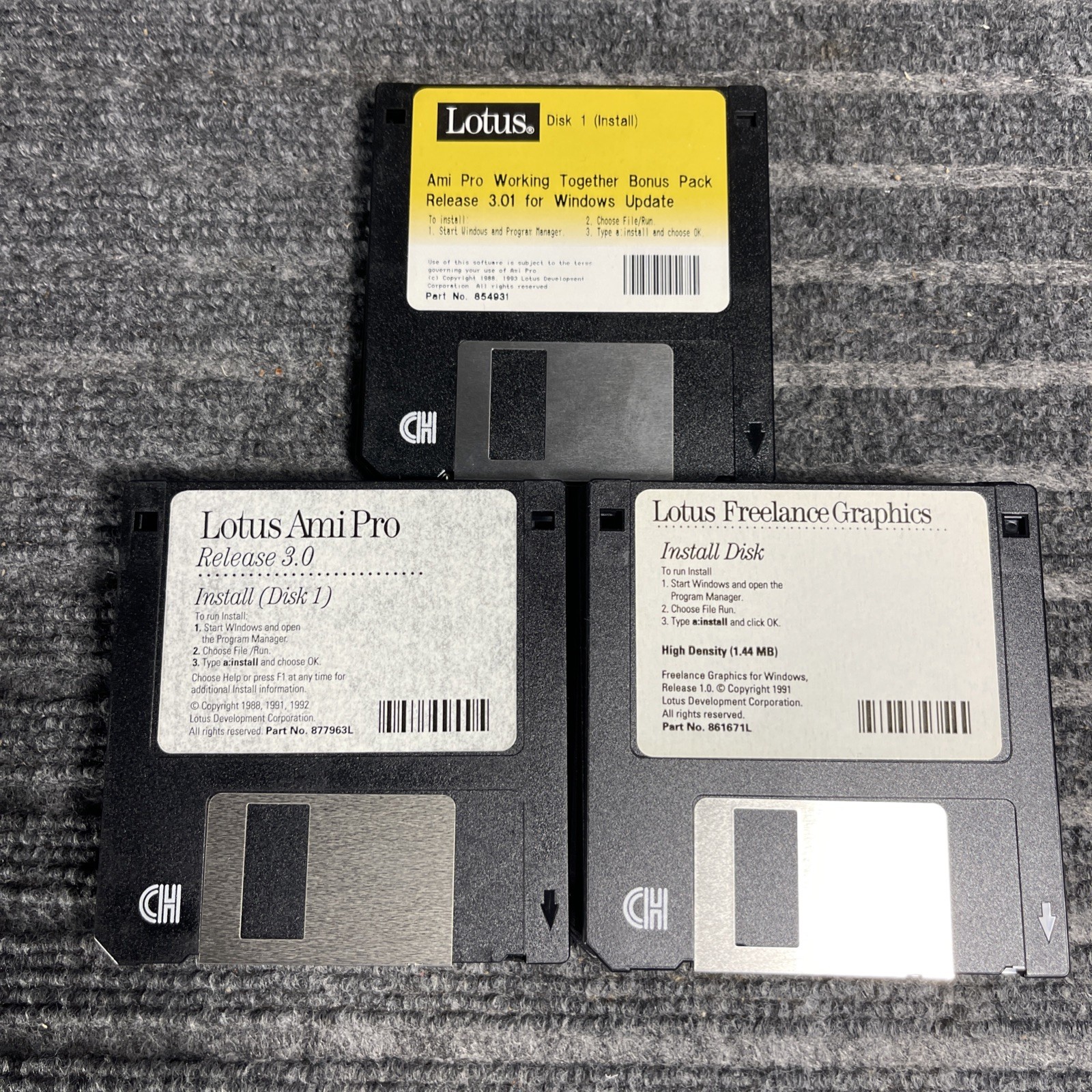 Vintage Lotus Ami Pro 3.0 & Freelance Graphics 1.0 PC 3.5″ Floppy Disks Lot