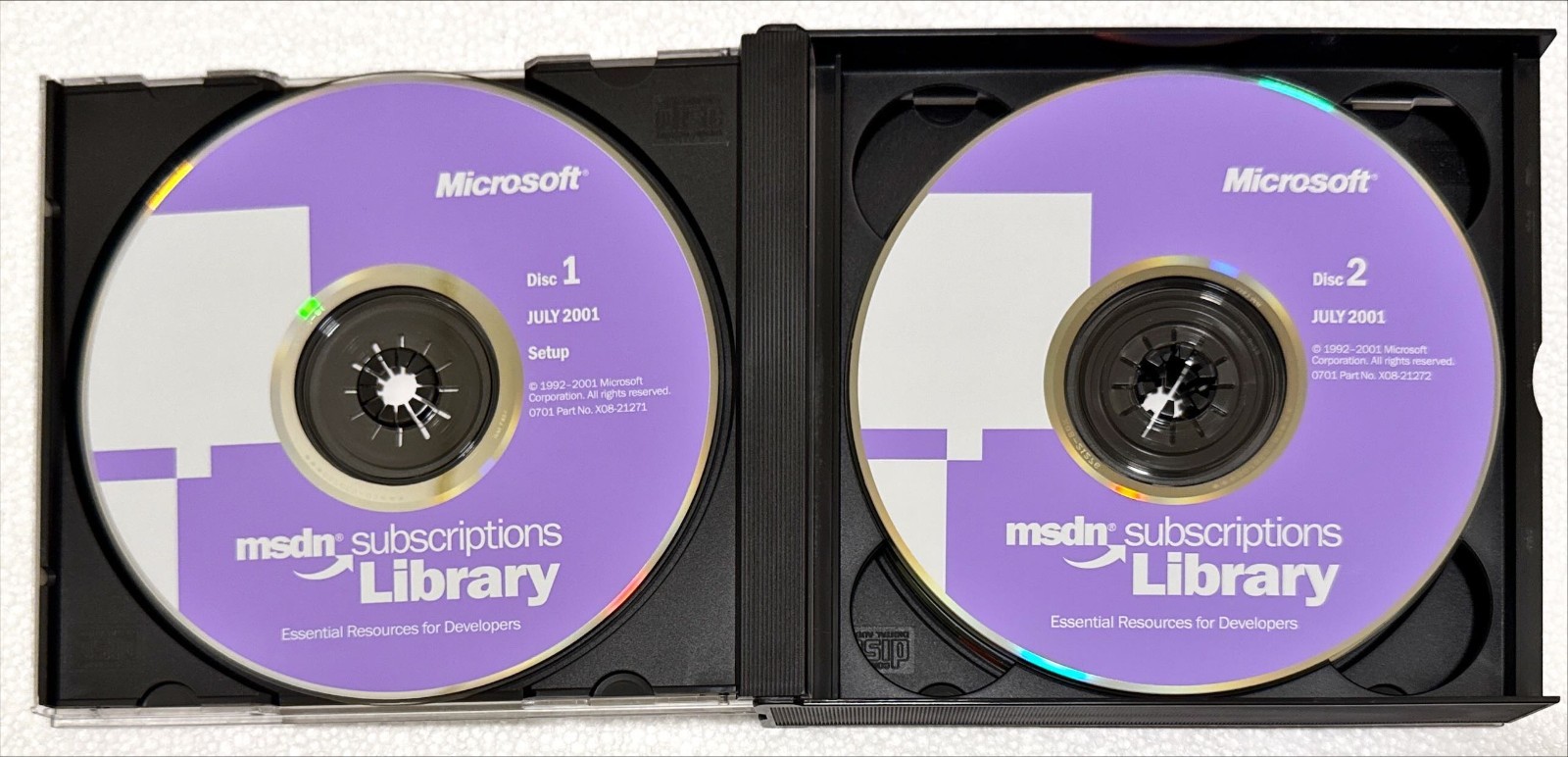 Microsoft MSDN Library July 2001, 1-DVD & 3-CD Set – Excellent