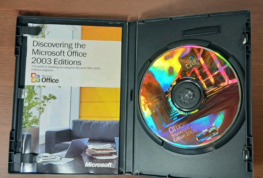 Microsoft Office 2003 – Student and Teacher Edition Genuine Near Mint Condition