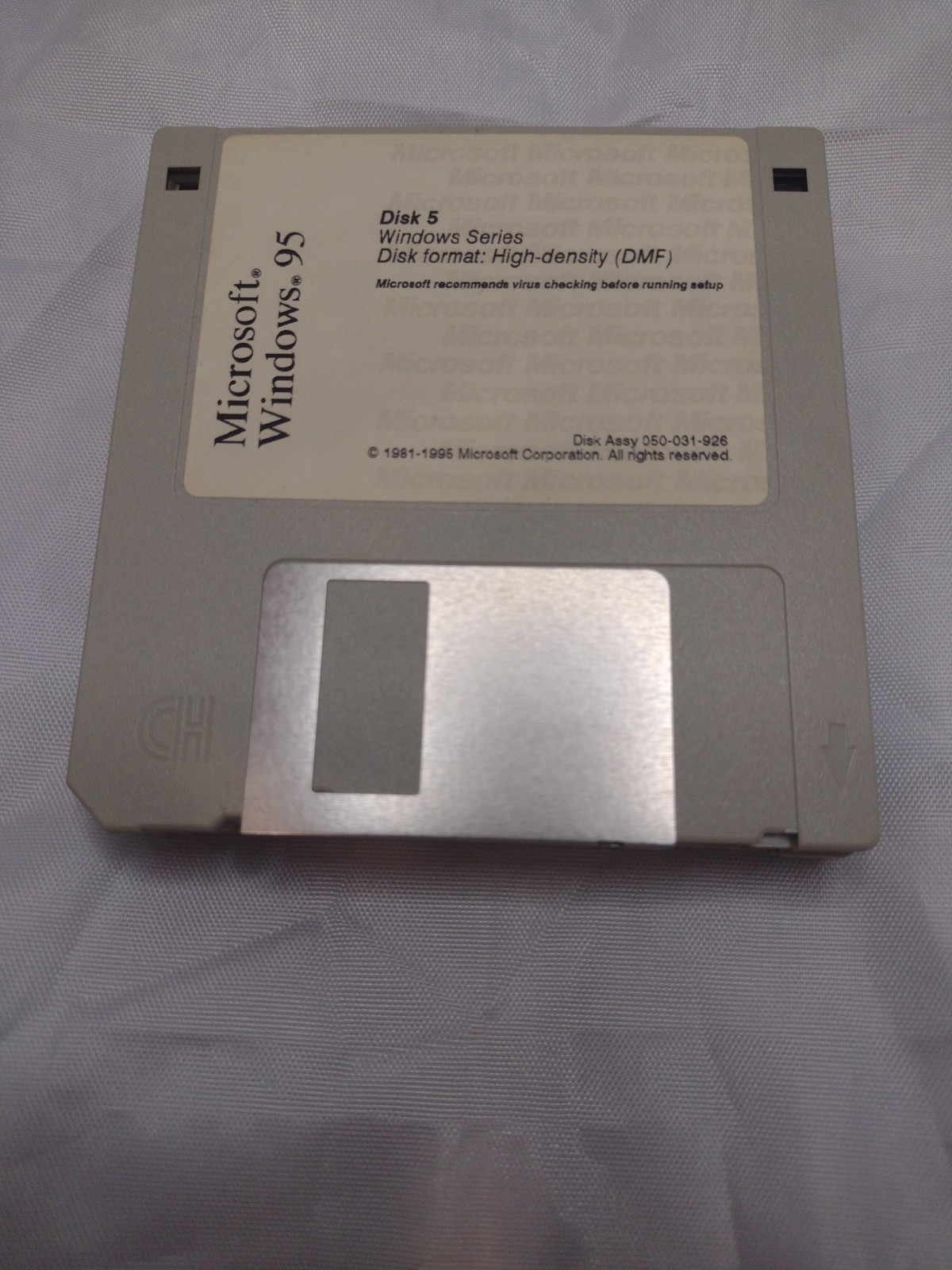 Microsoft Windows 95 , High-Density Disk Format – 13 3.5 discs