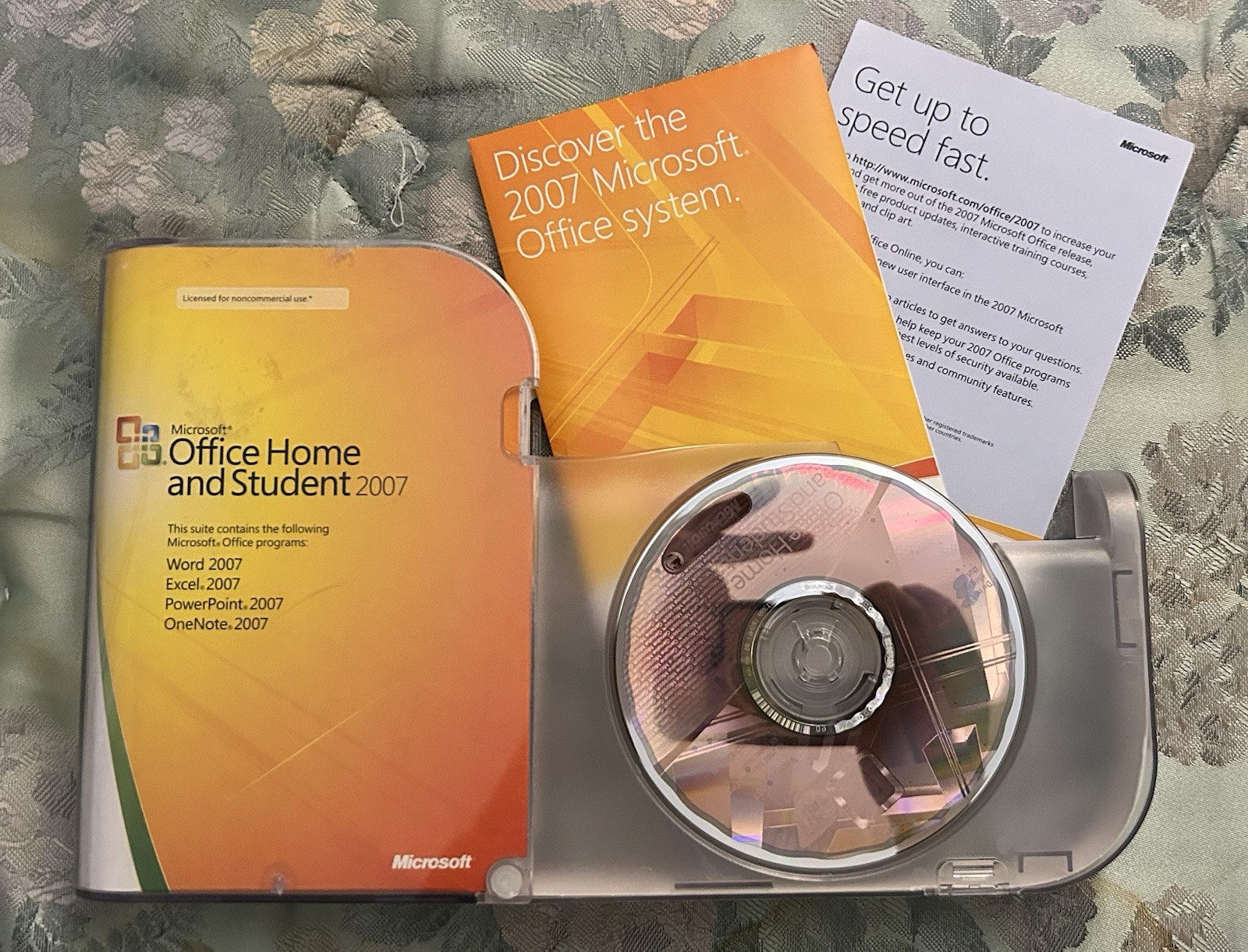 Microsoft Office Home and Student 2007 English CD Windows XP/Vista 3PC 79G-00007