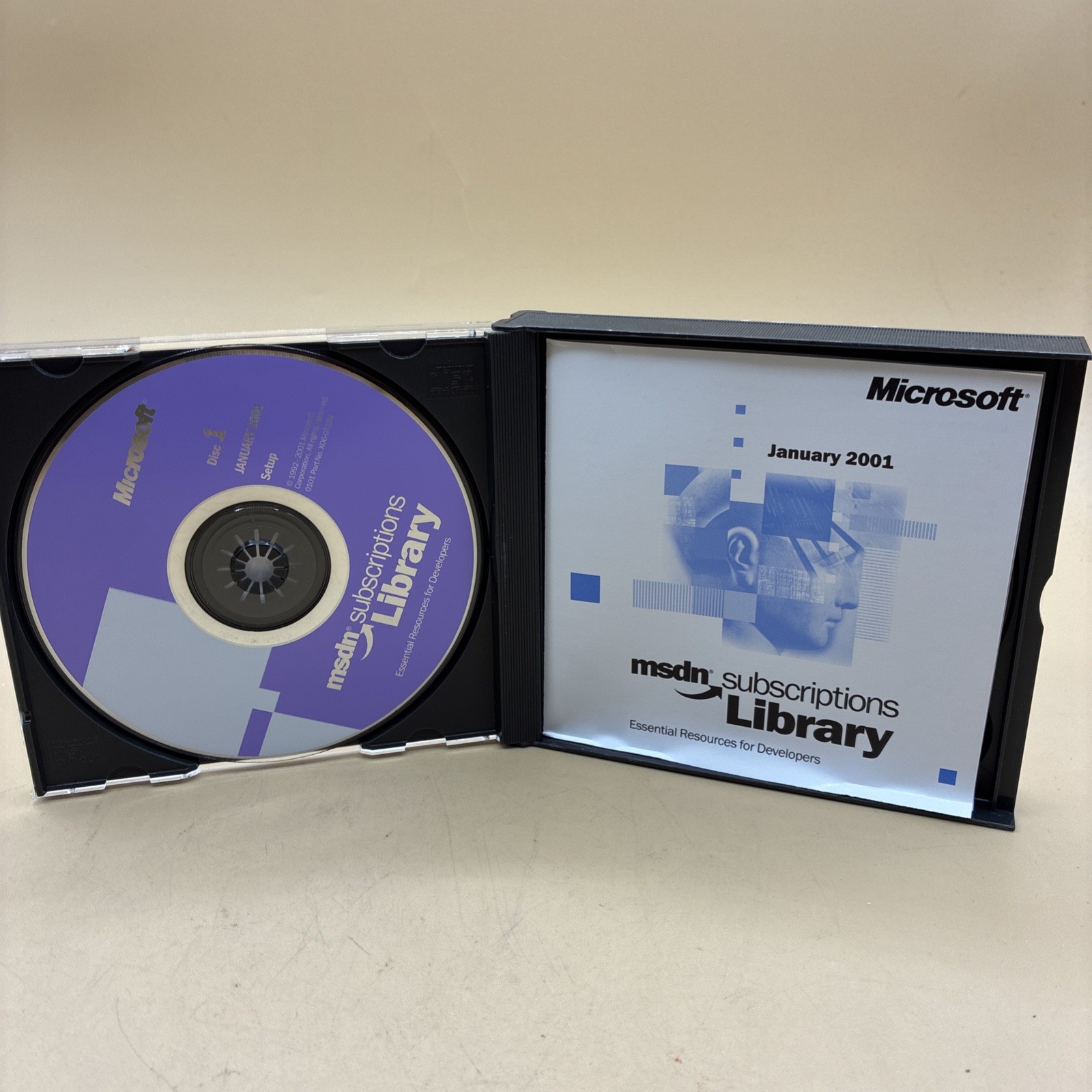 Microsoft MSDN Subscriptions Library January 2001, (3) Discs, Mint