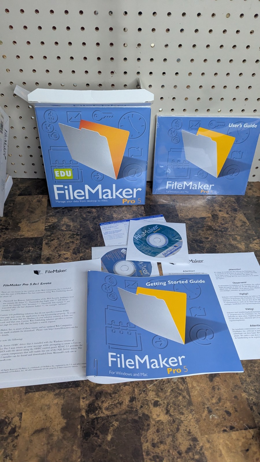 Filemaker Pro 5 + Key And Server 5 – VTG Windows W/ Box Authentic