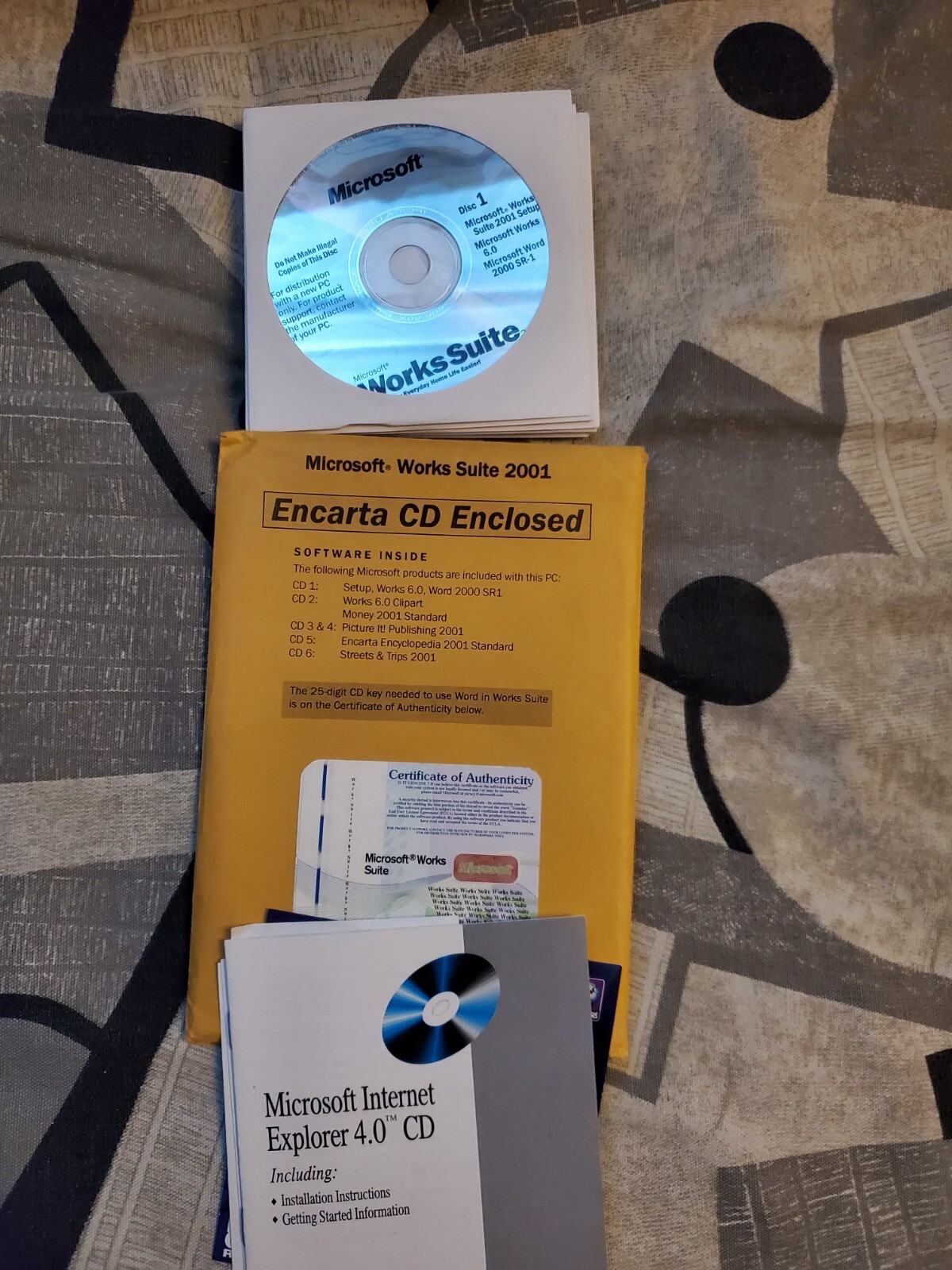Microsoft Works Suite 2001 6 CDs No Encarta